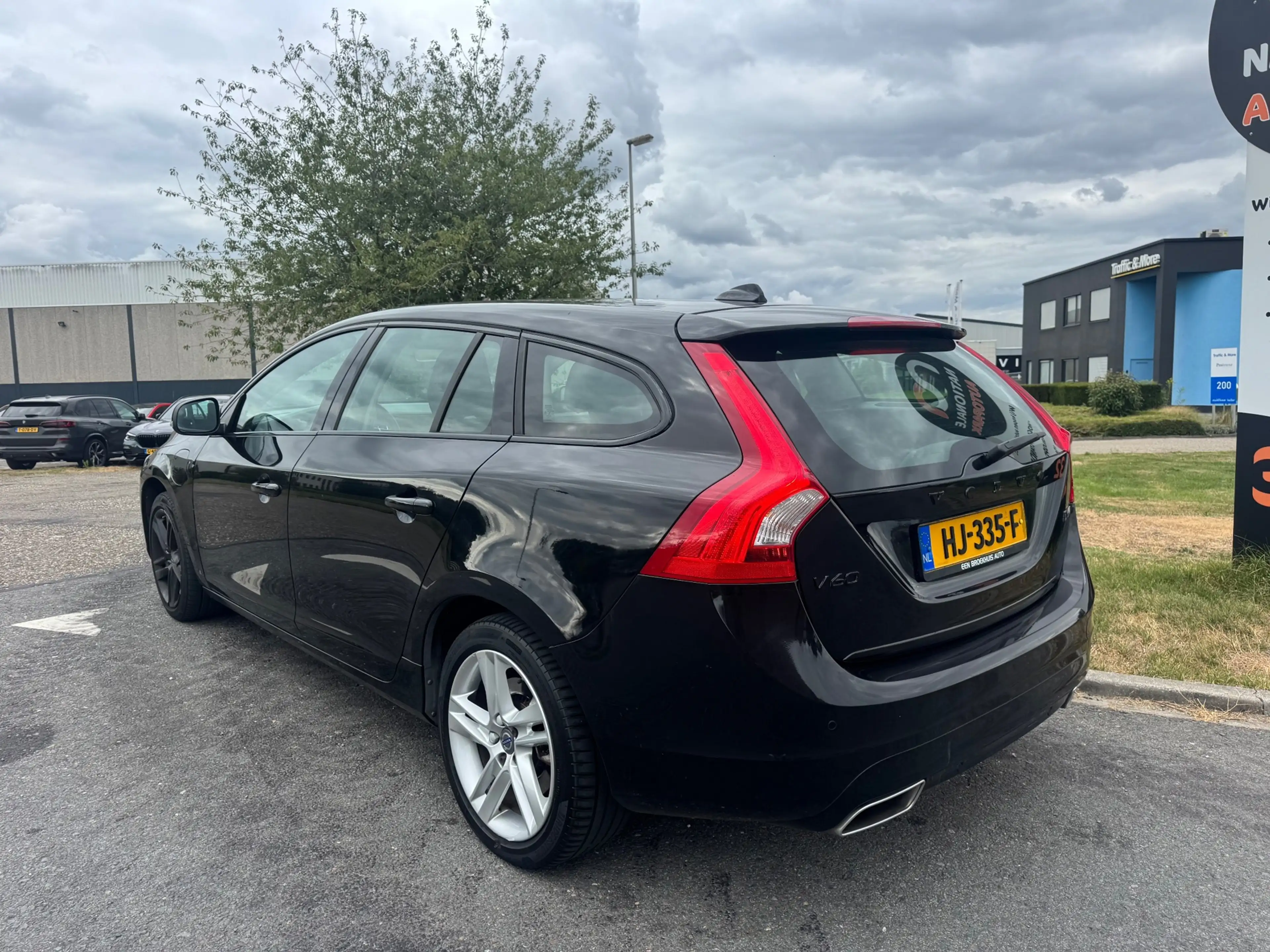 Volvo V60 | 2015 | 2.4 D6 Twin Engine Momentum | Automaat | — photo 3