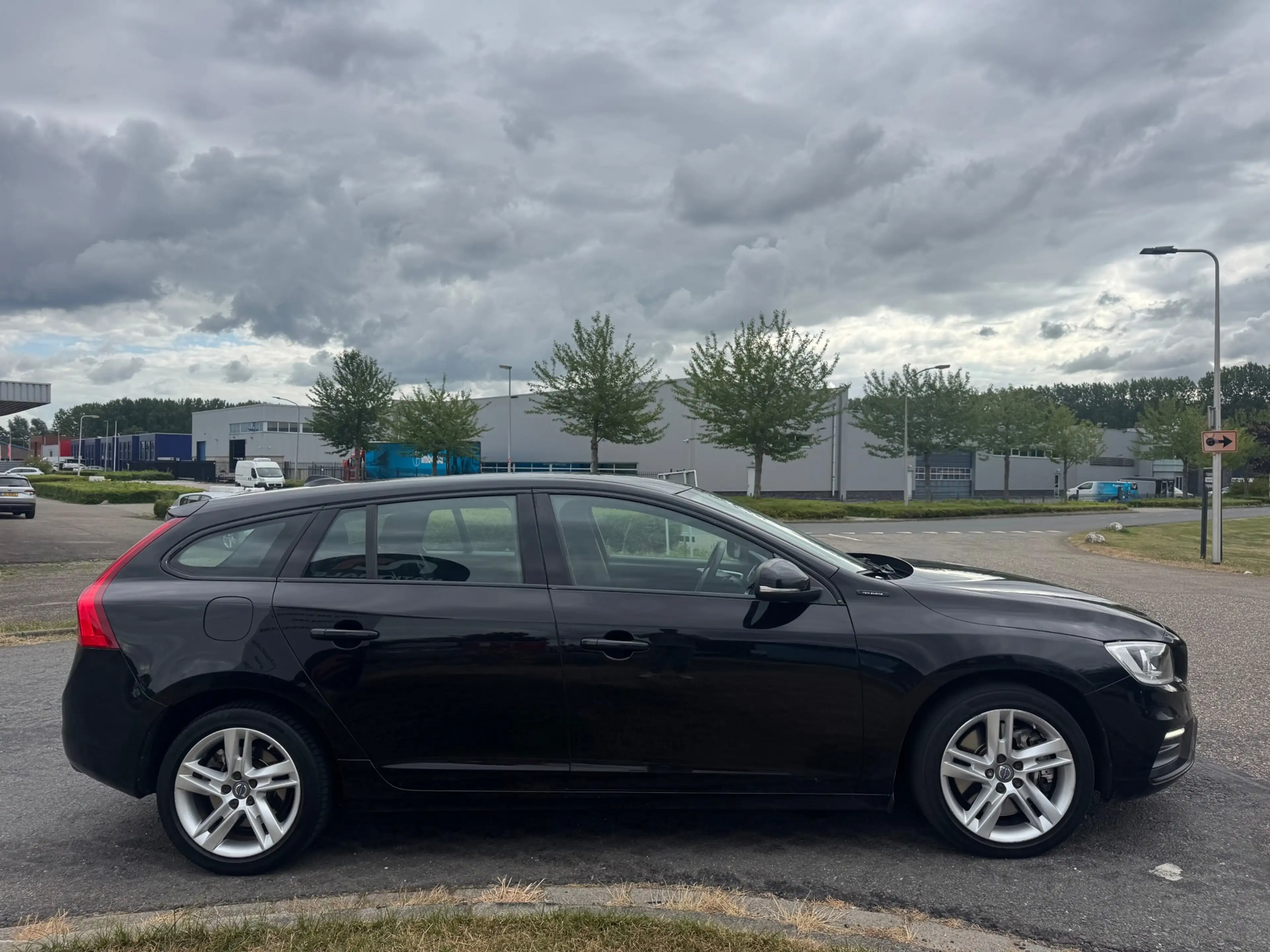 Volvo V60 | 2015 | 2.4 D6 Twin Engine Momentum | Automaat | — photo 6