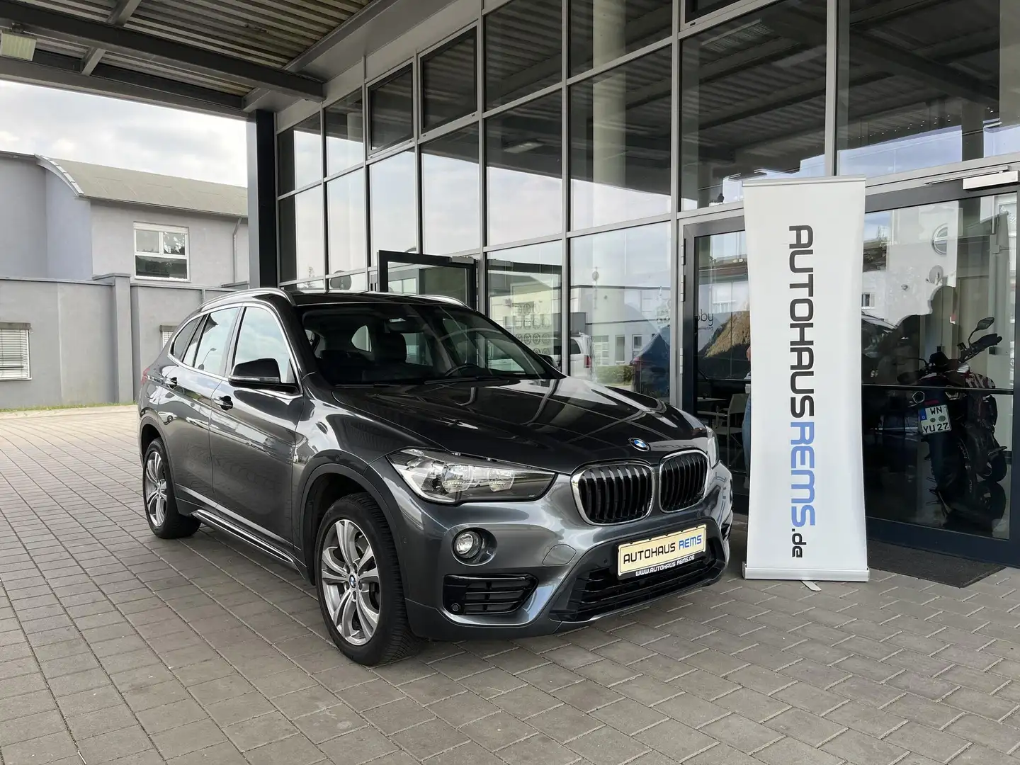 BMW X1 BMW X1 Navi, Parkassistent, Anhängerkupplung Gris - 1
