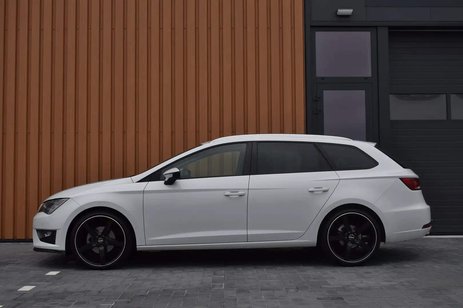 SEAT Leon ST 1.4 TSI 150pk FR Dynamic | Trekhaak Blanc - 2