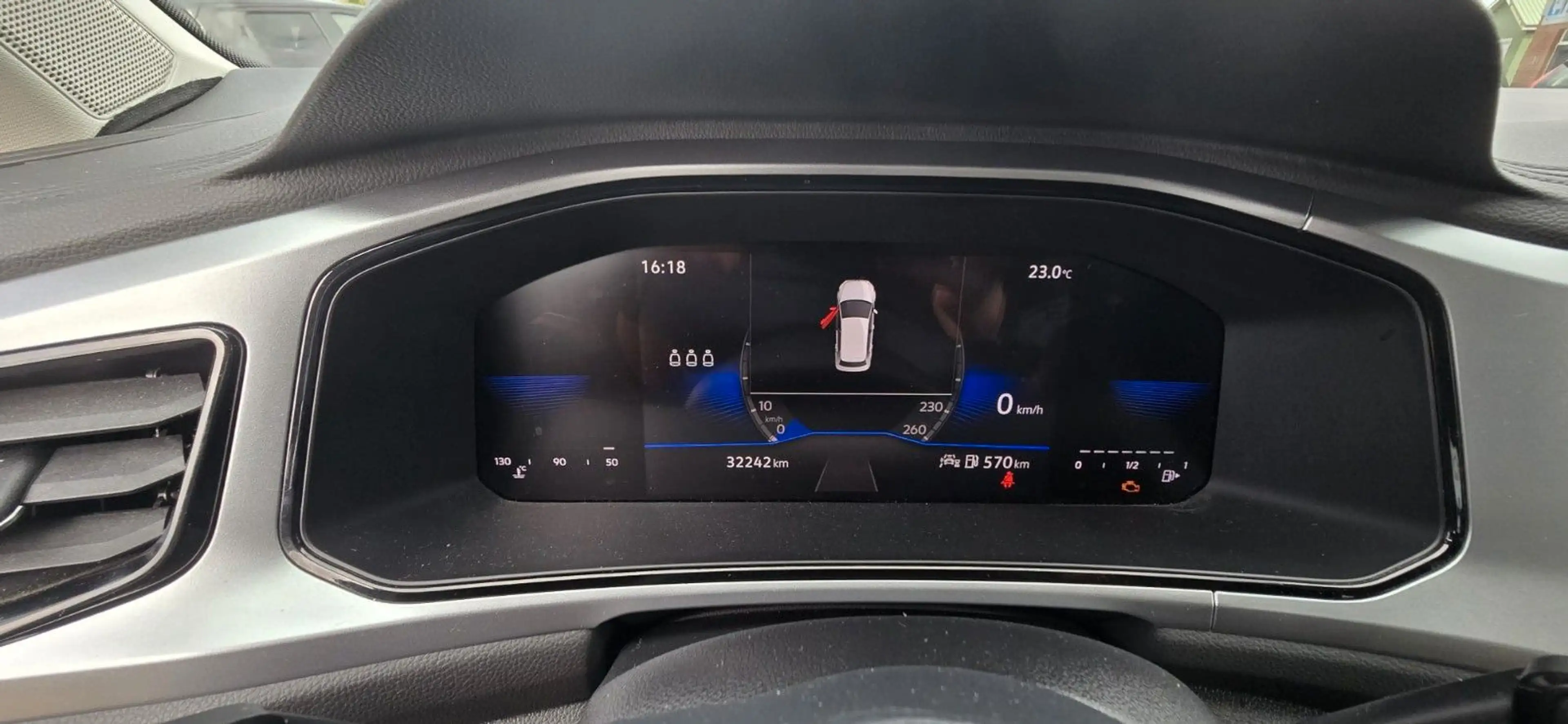 Volkswagen T-Roc Life 2,0TDI Fahrschule — photo 4