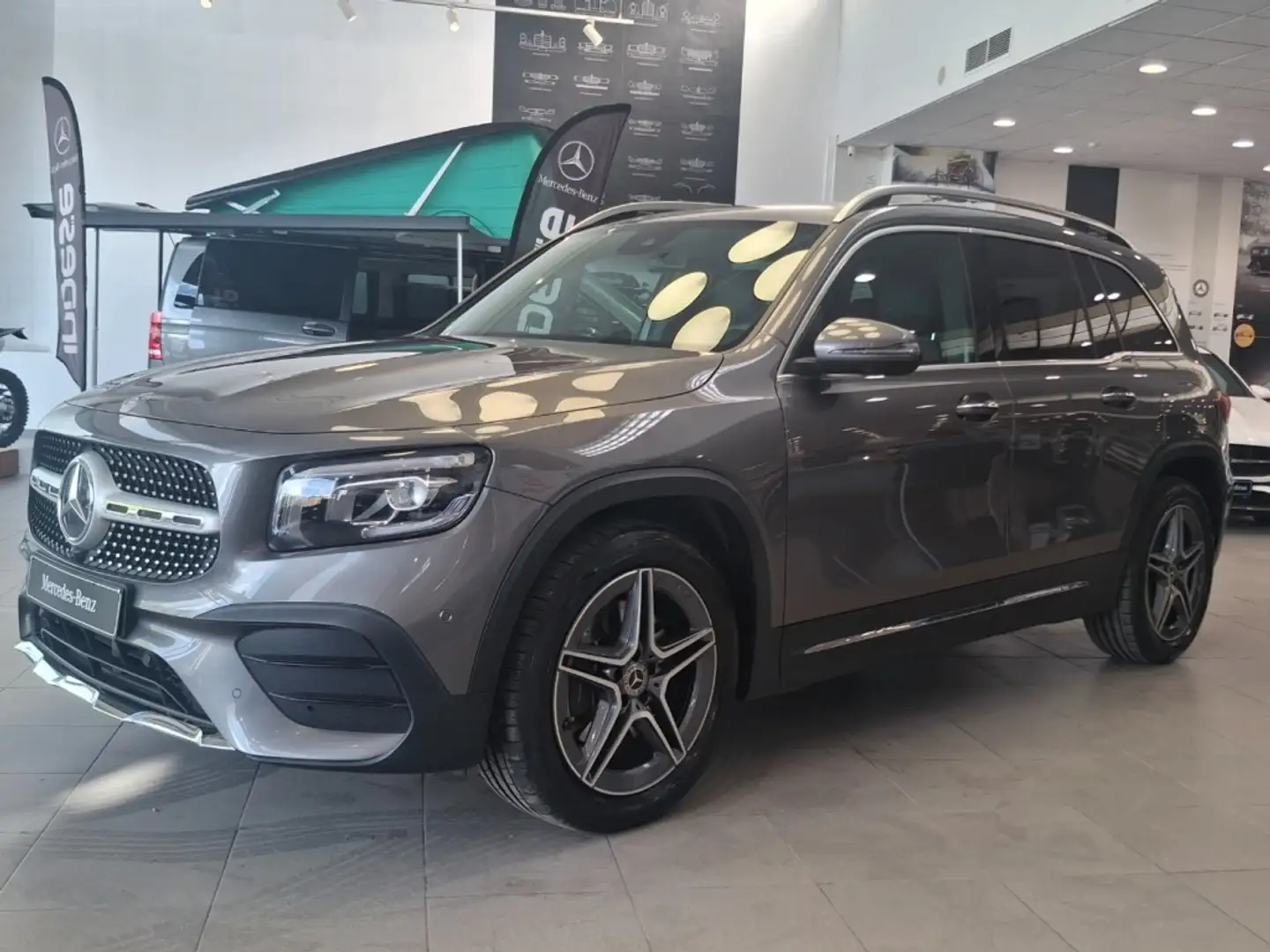 Mercedes-Benz GLB 250 4Matic 8G-DCT Grijs - 1