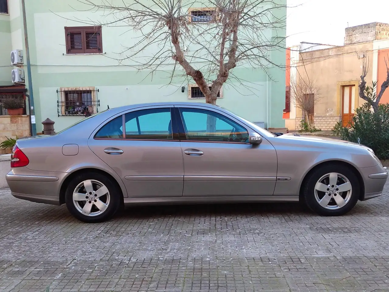 Mercedes-Benz E 270