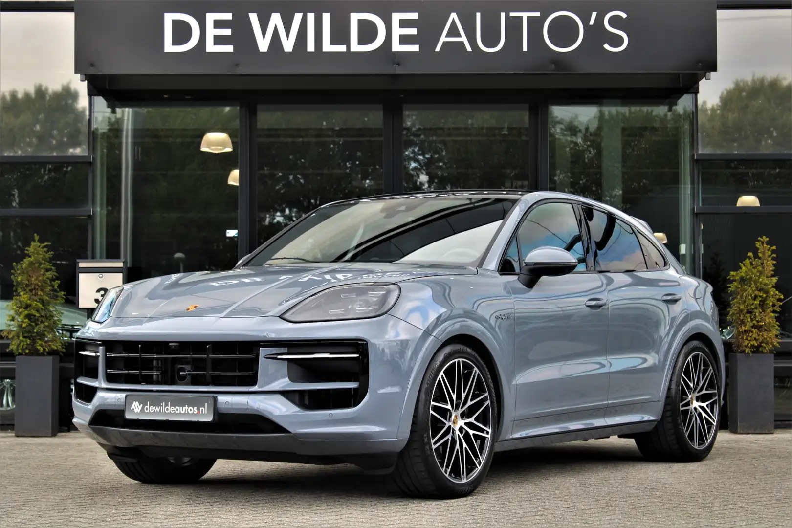 Porsche Cayenne Coupé 3.0 E-Hybrid SportDesign 470pk Pano Sportuit Grijs - 1