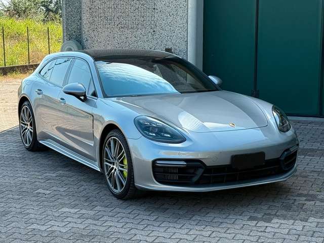 Imagine Porsche Panamera Sport Turismo 4 E-Hybrid