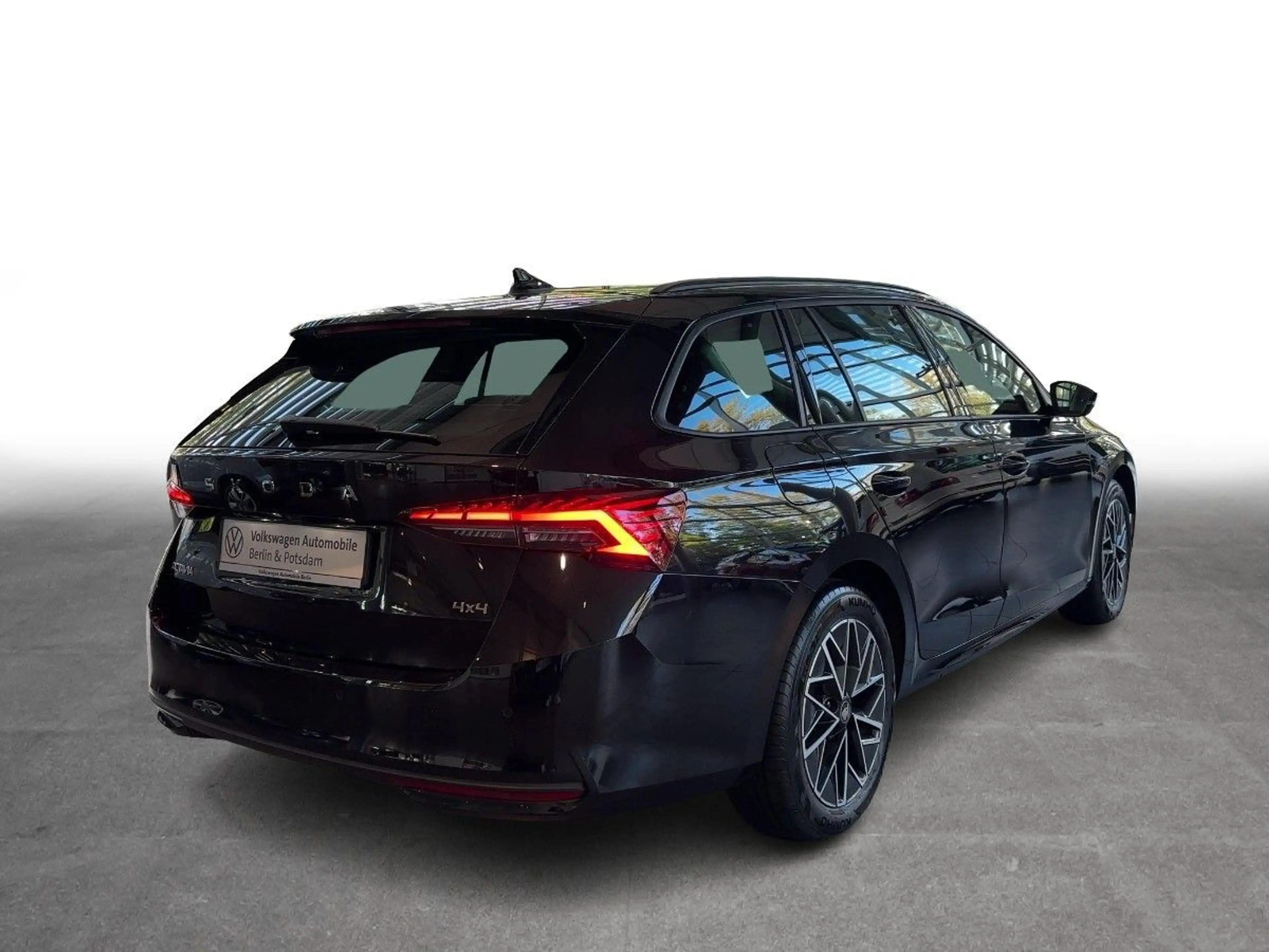 Skoda Octavia Combi 2.0TSI DSG 4x4 Balance Vorb.AHK — photo 4