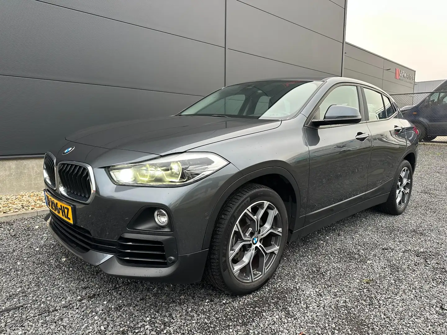 BMW X2 SDrive18i High Executive Navi | Clima | Stoelverwa Gris - 2
