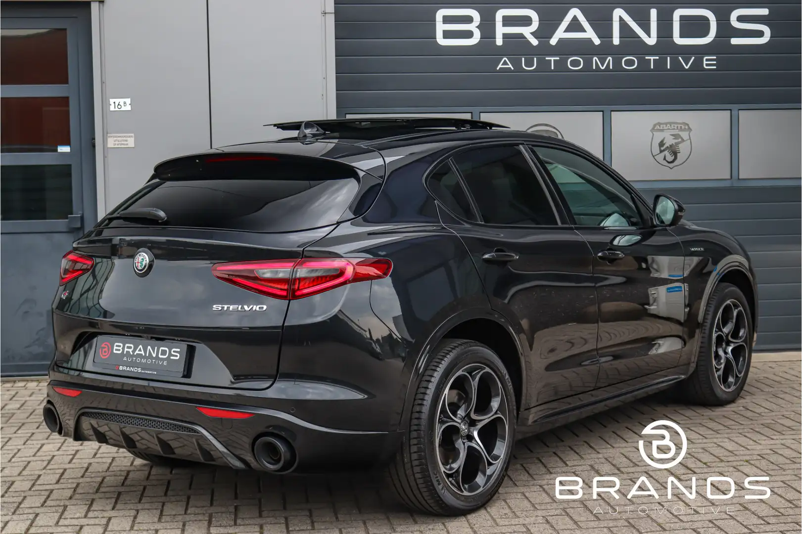 Alfa Romeo Stelvio 2.0 Veloce Q4 1e eig Zeer rijk uitgerust Dealer on Zwart - 2