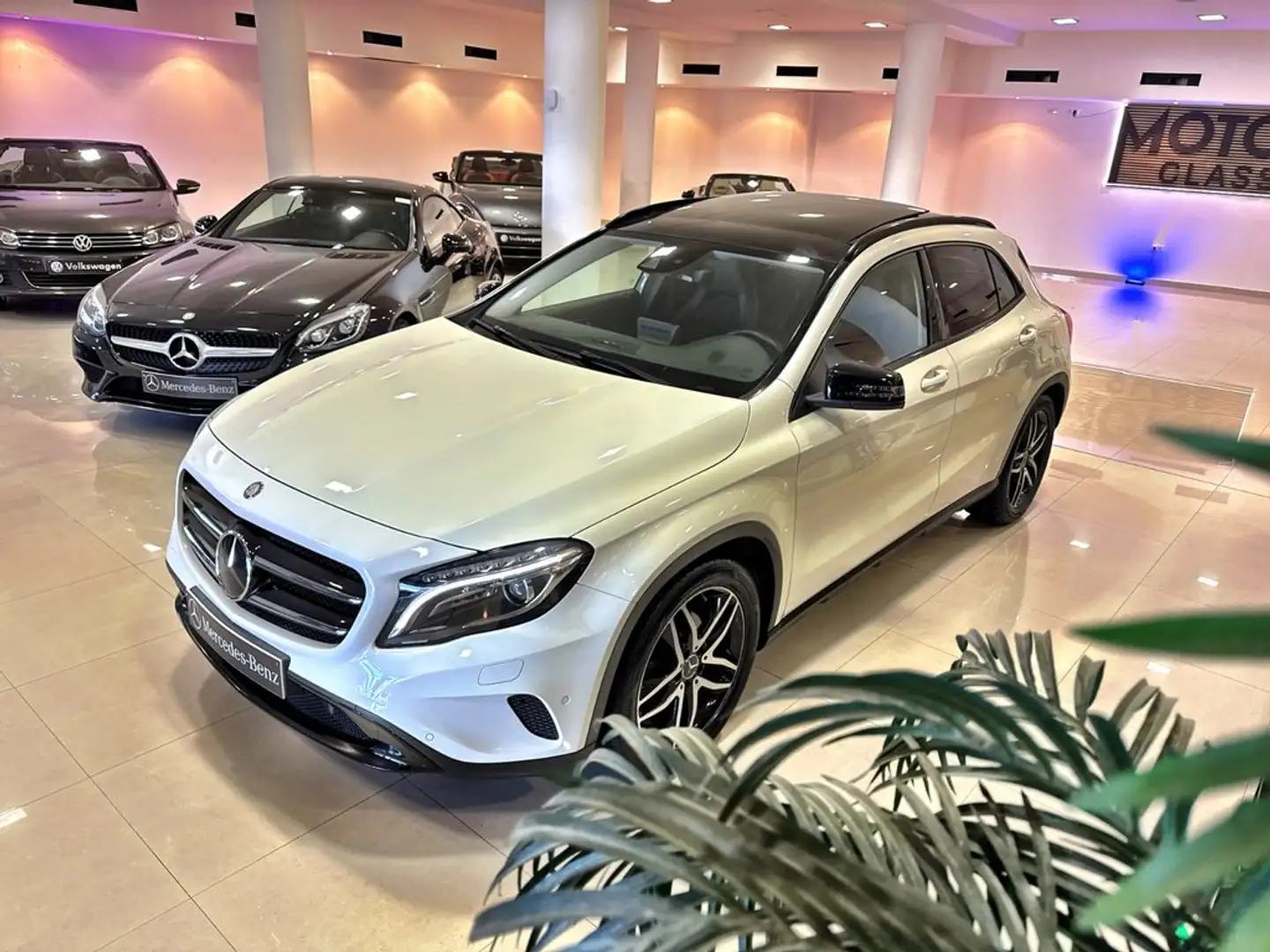 Mercedes-Benz GLA 220 d Urban Blanc - 1