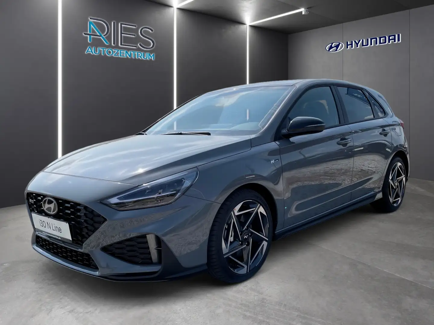 Hyundai i30 1.5 T-GDI KlimaA*LED*SHZ*Standh.*2xKlima Grau - 1