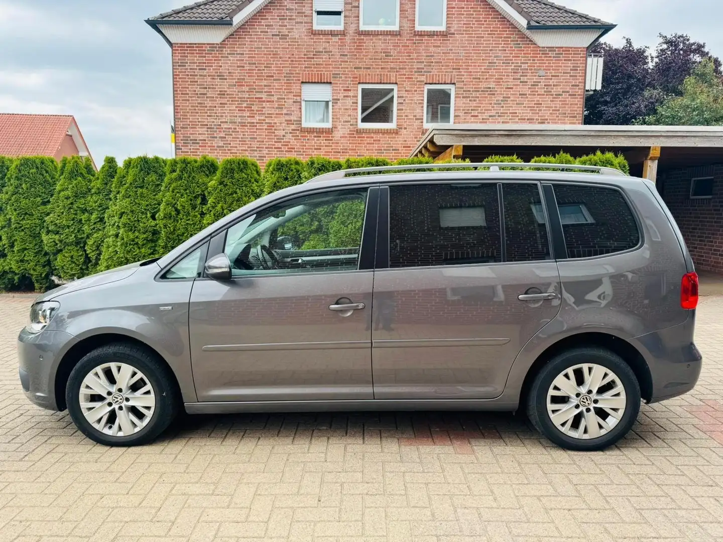 Volkswagen Touran Touran 1.6 TDI LIFE Grau - 1