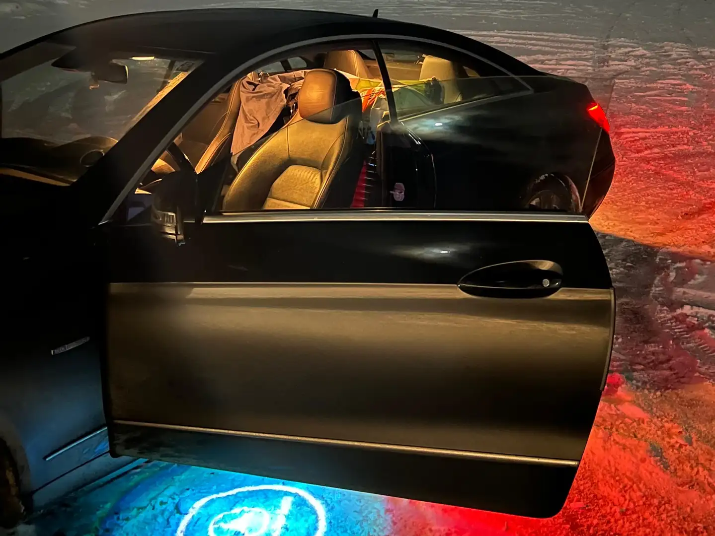 Mercedes-Benz 220 E coupe Negru - 2