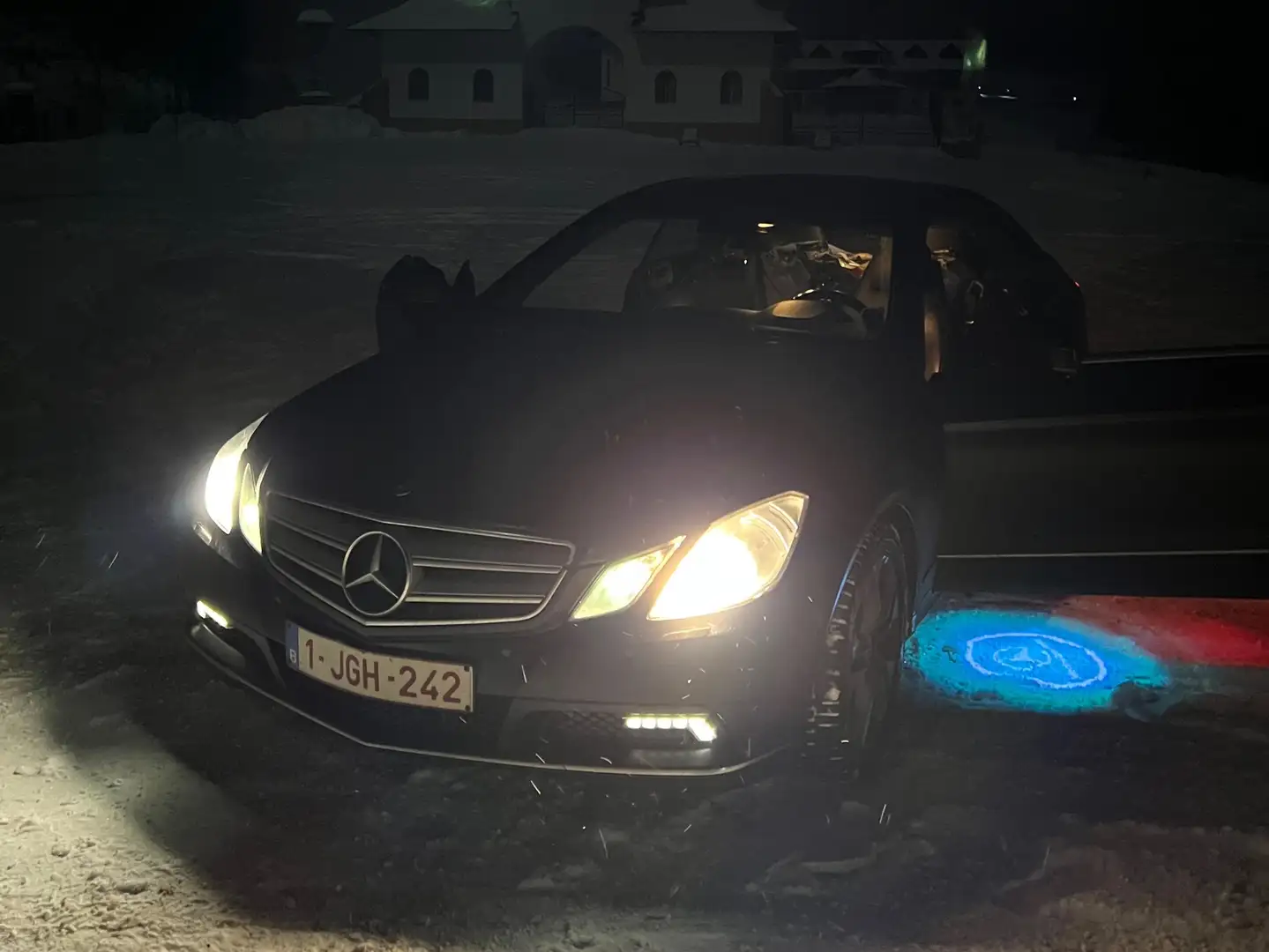 Mercedes-Benz 220 E coupe Negru - 1