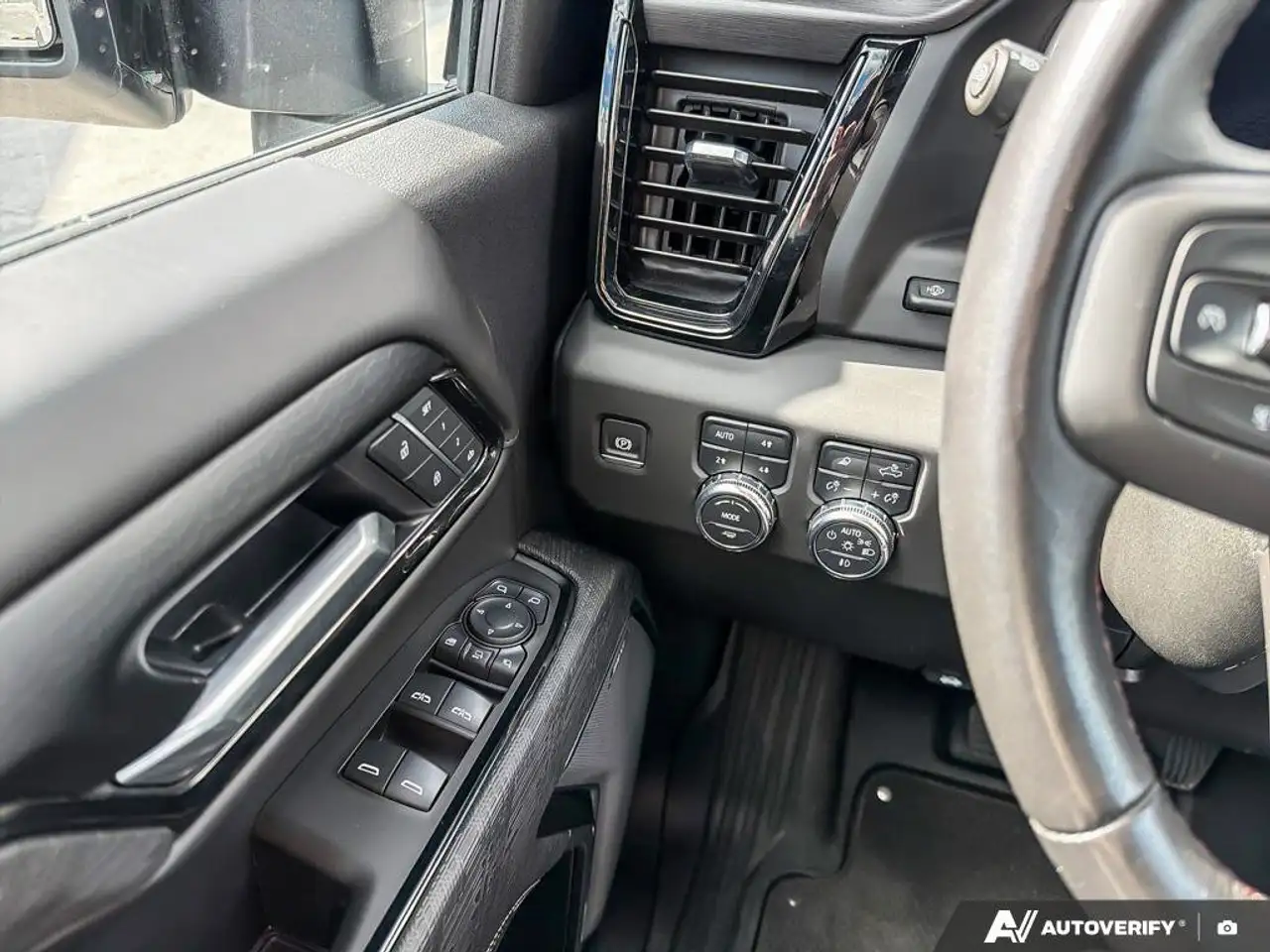 GMC Sierra 2500HD снимка GMC Sierra 2500HD
