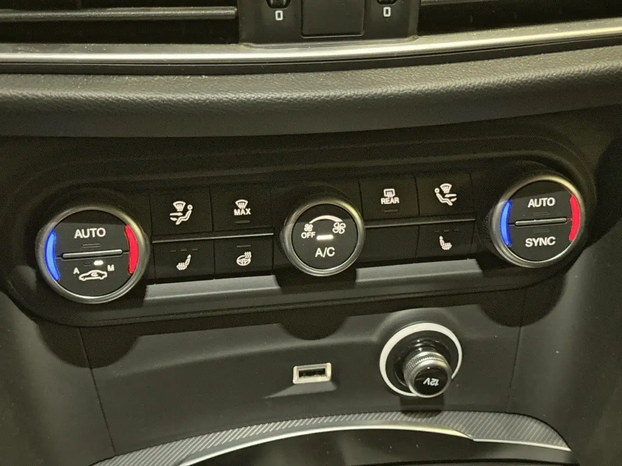Alfa Romeo Stelvio 2025 — фото 19