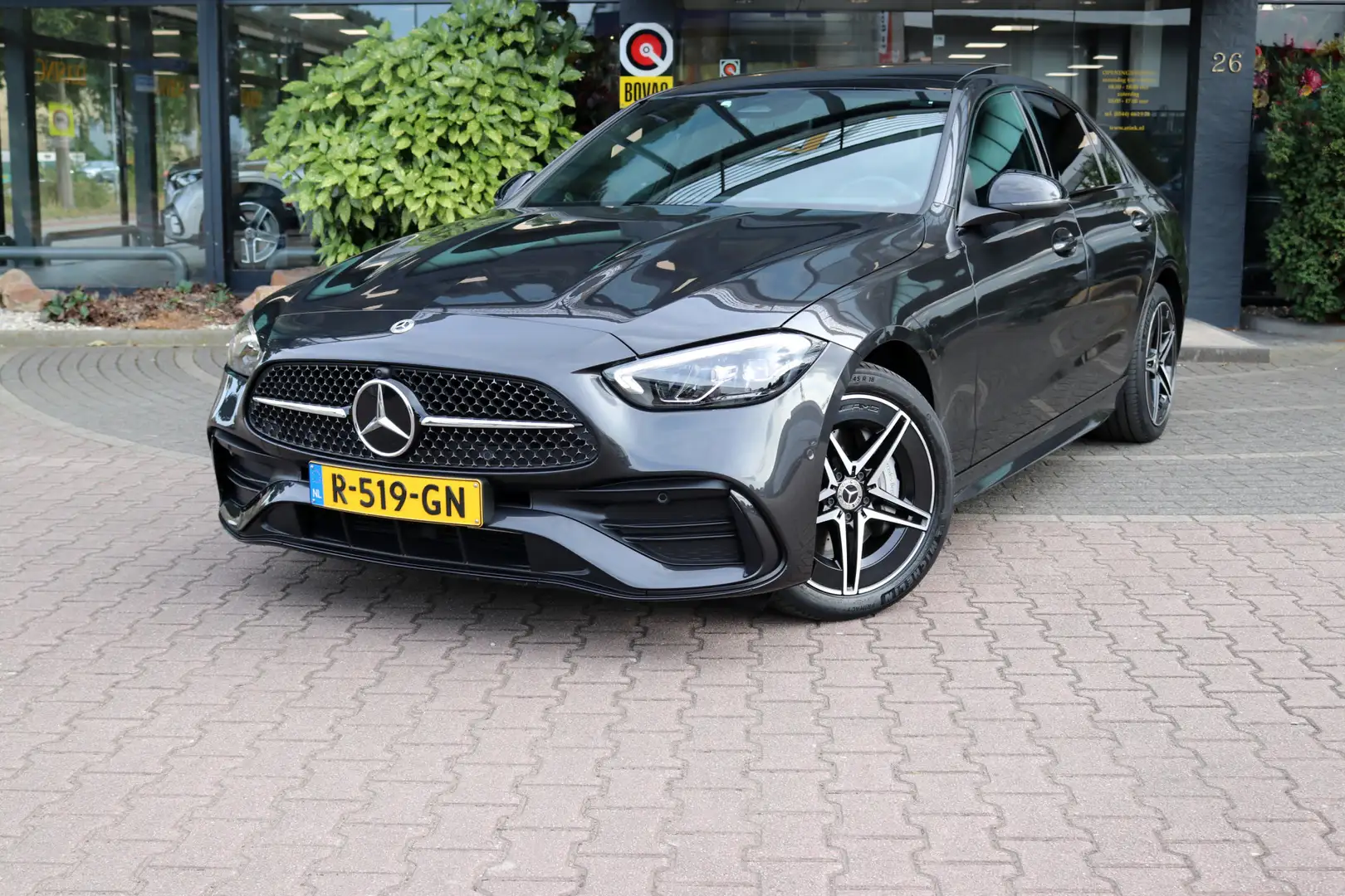 Mercedes-Benz C 300 e AMG Line Panoramadak Night pakket Grau - 1