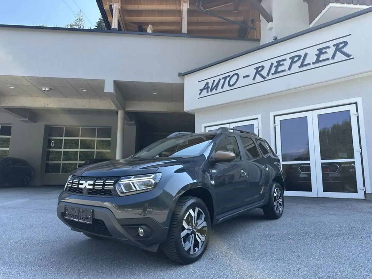 Dacia Duster Journey+ 4WD dCi 115 Anhängerkupplung Grau - 1