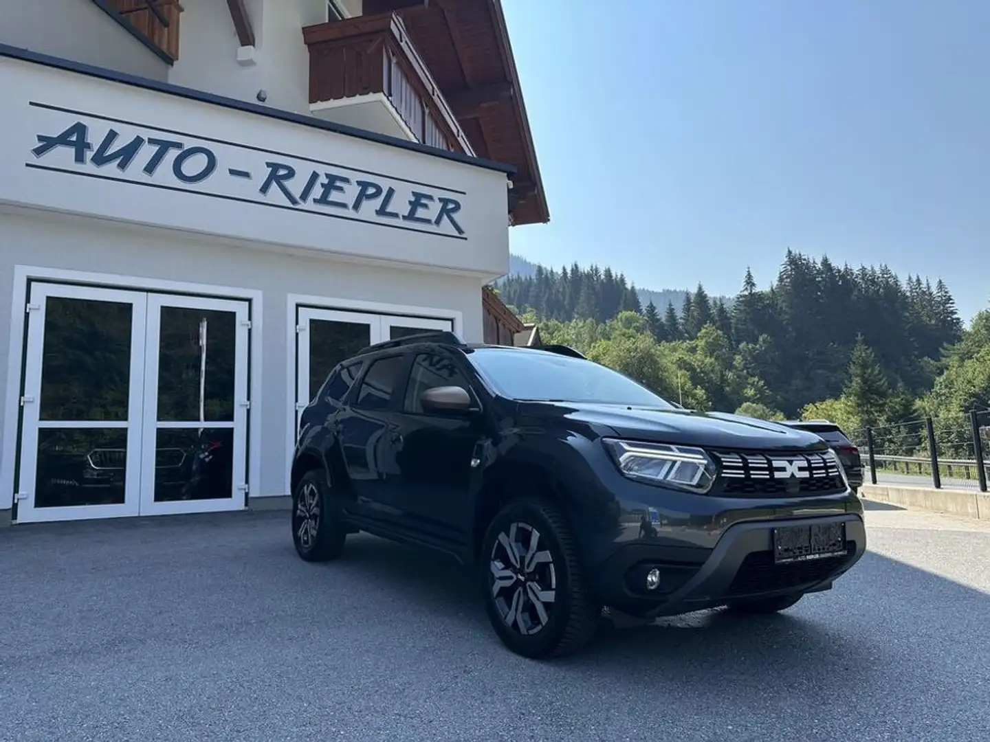 Dacia Duster Journey+ 4WD dCi 115 Anhängerkupplung Grau - 2
