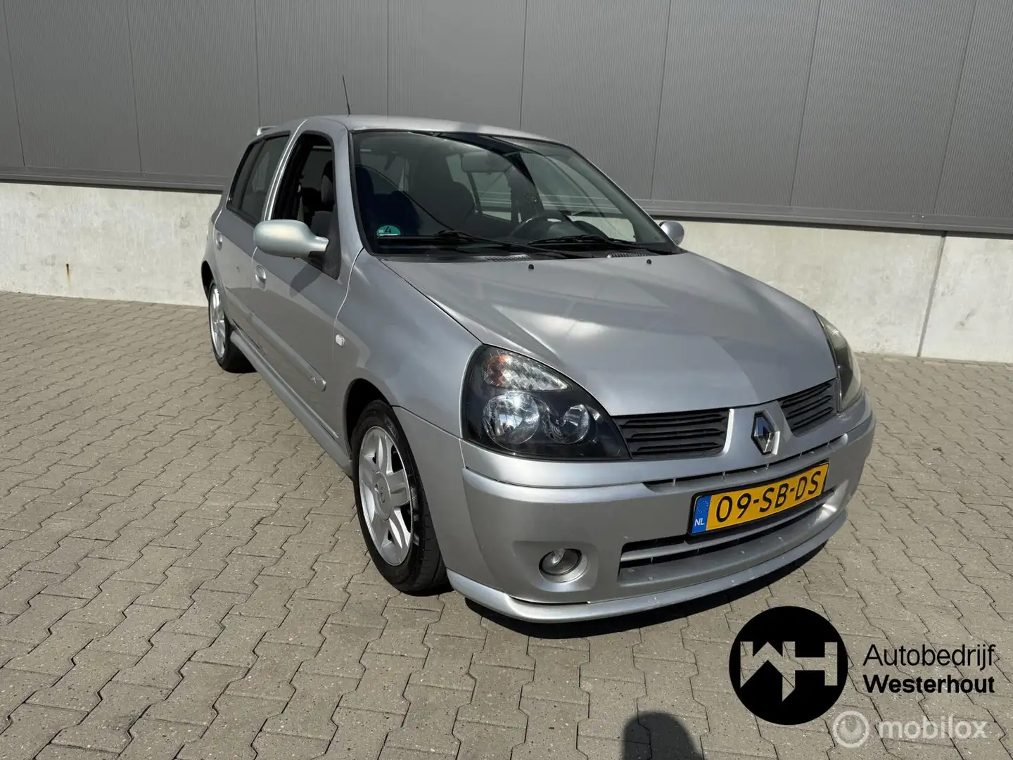 Renault Clio 1.2-16V Community APK bij Aflevering. AIRCO Grijs - 1