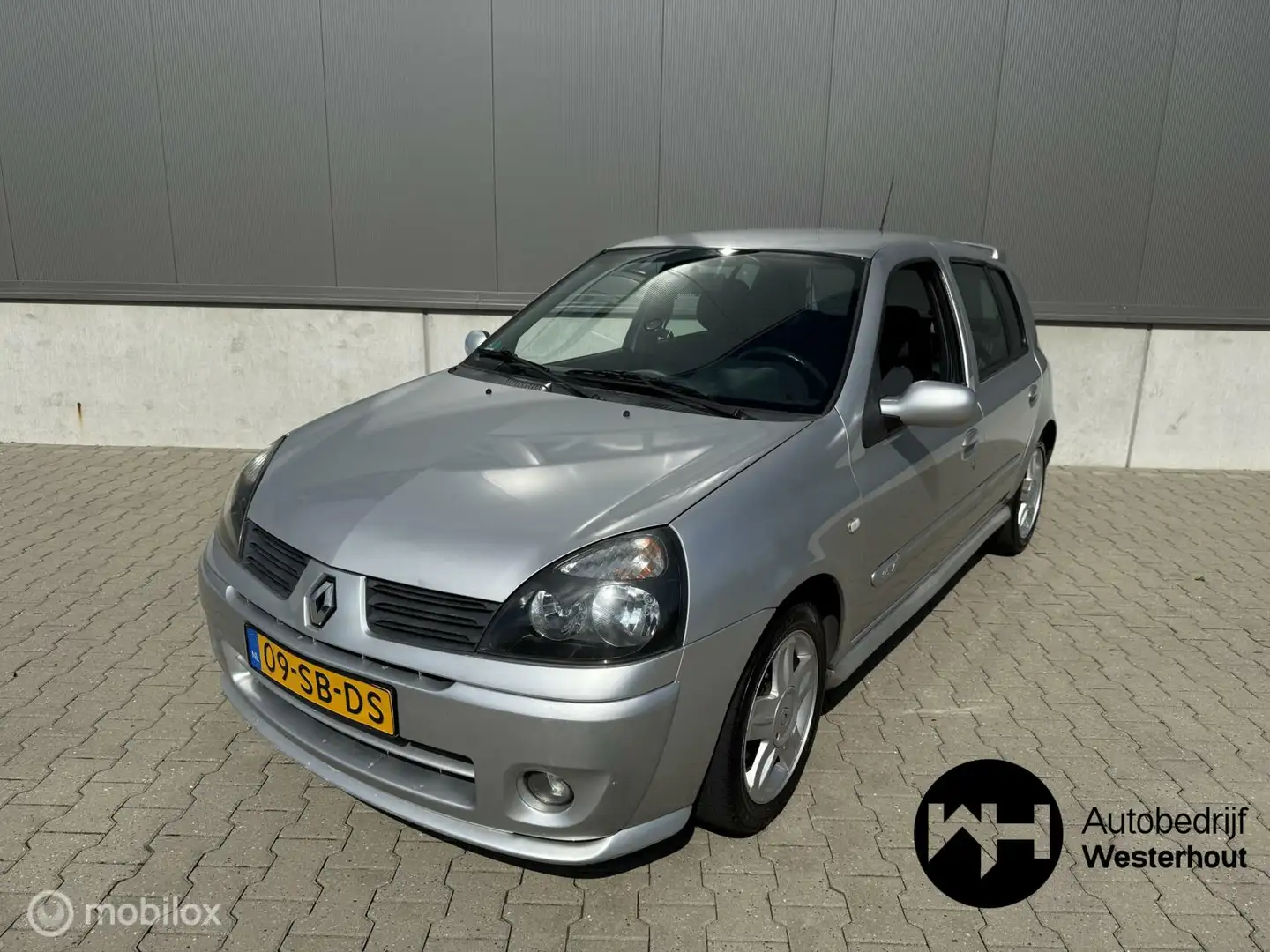 Renault Clio 1.2-16V Community APK bij Aflevering. AIRCO Grijs - 2