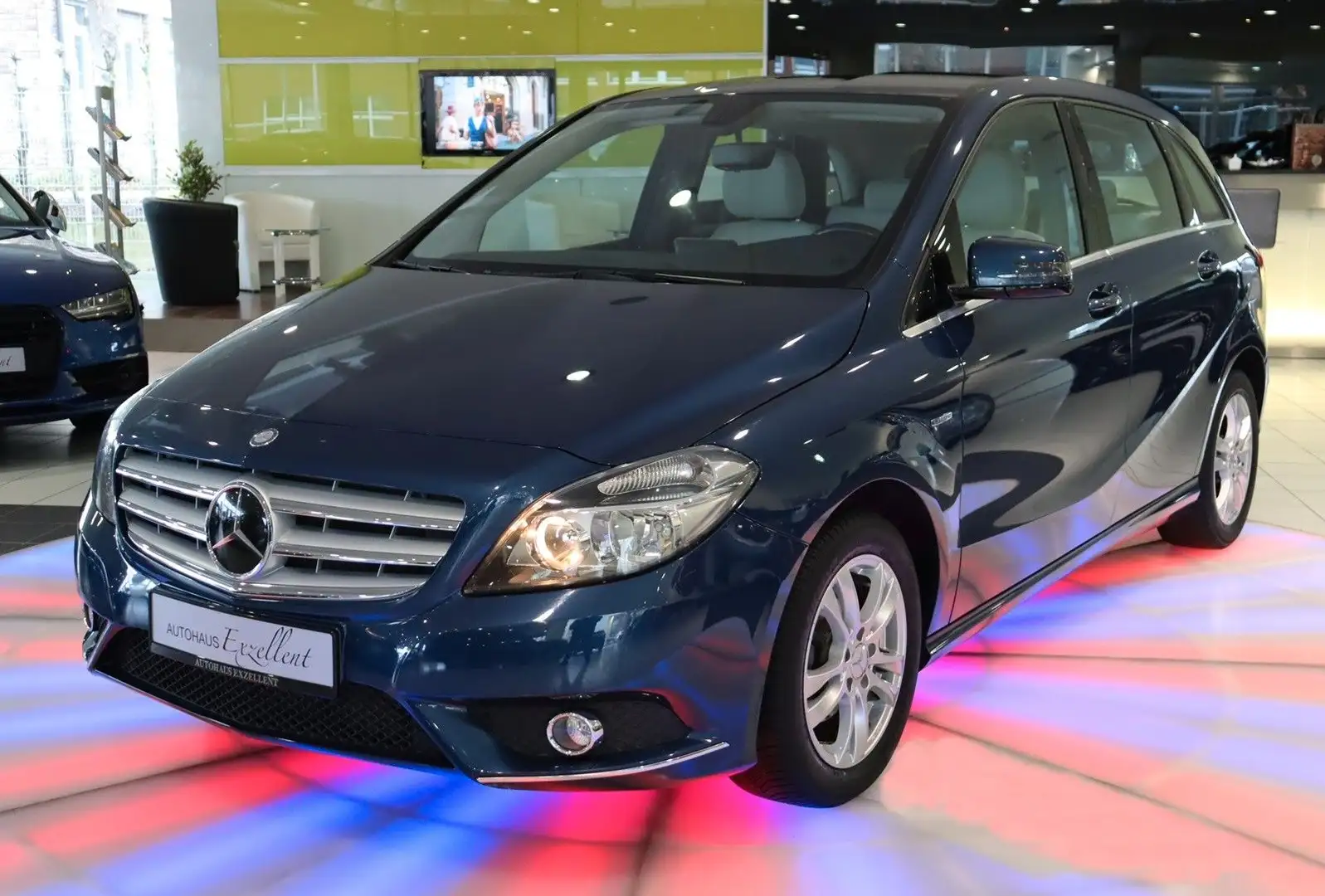 Mercedes-Benz B 180 Urban*KLIMAAUT*LEDER*NAVI*SHZ*MFL*ALU*BC* Blau - 1