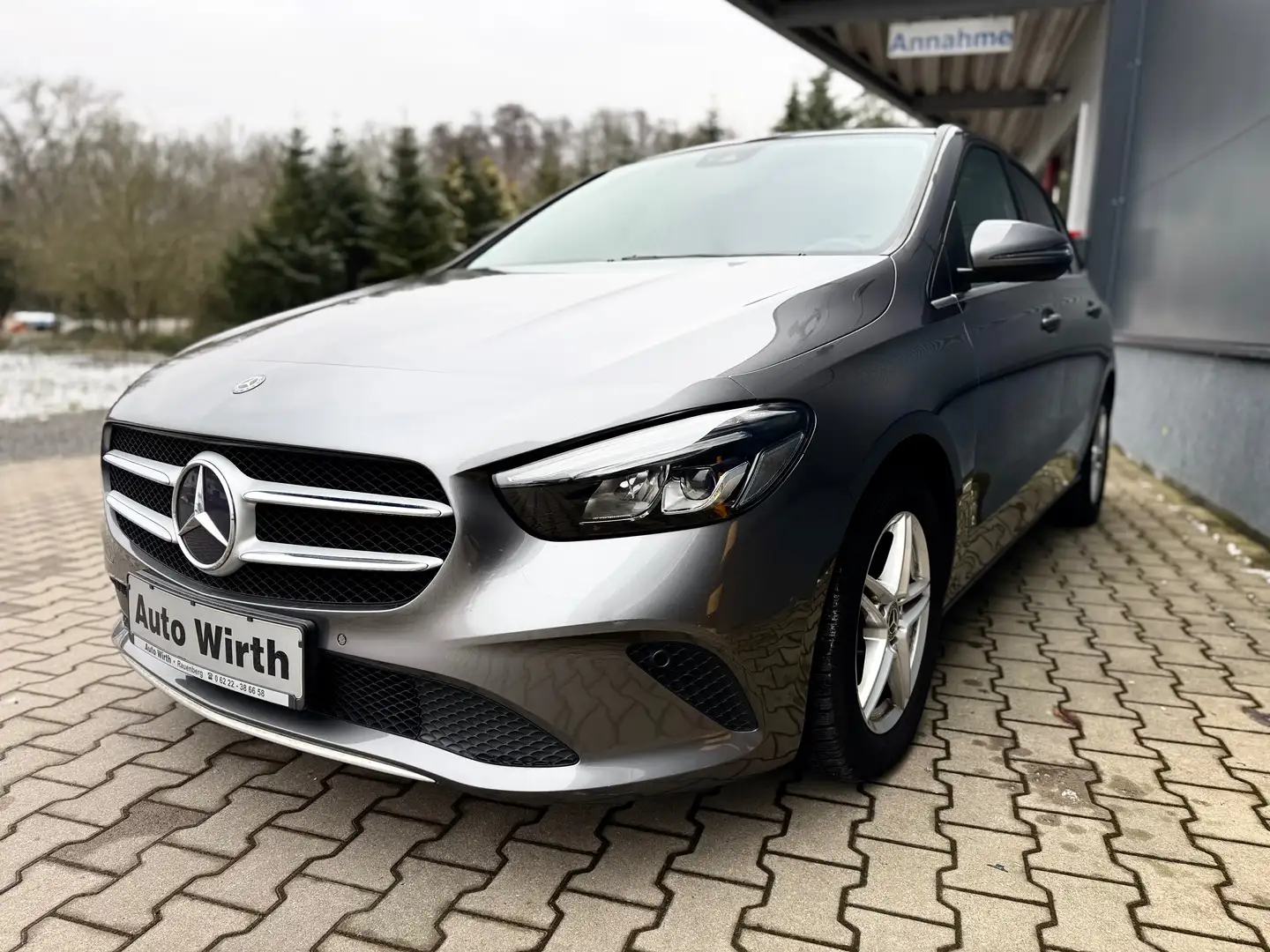 Mercedes-Benz B 180 d 7G-DCT*1.Hand*Kamera*Pano*LED*Navi Gris - 1