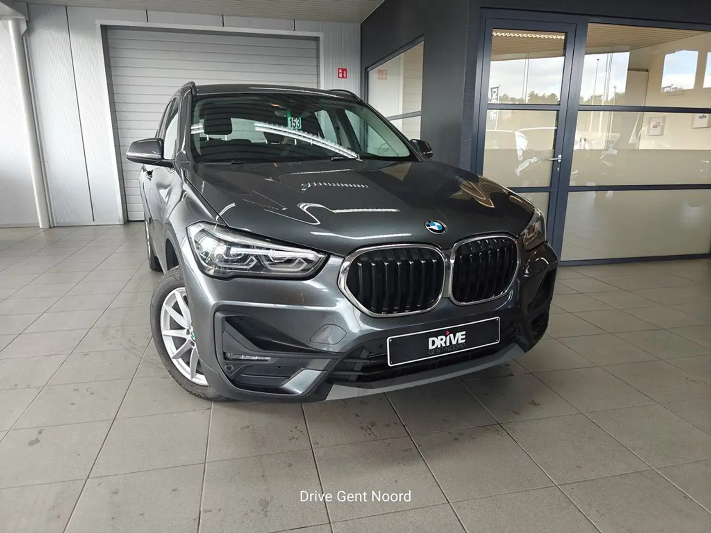 BMW X1 2.0I 178 XDrive *LED/Camera/Trekhaak* Grijs - 2