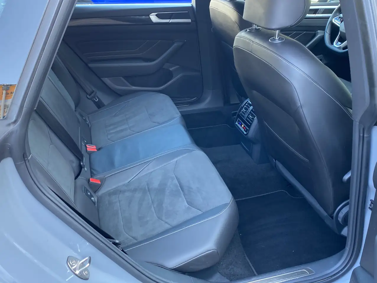 Volkswagen Arteon 2.0 TSI R-Line*EasyOpen*LED*CarPlay* 14