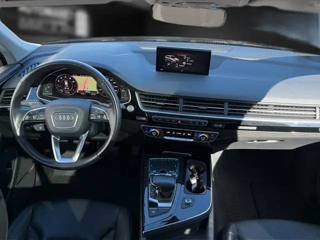 Audi Q7 view 14