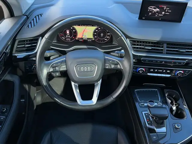 Audi Q7 view 13