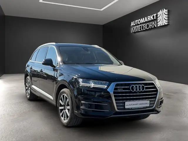 Audi Q7 view 7