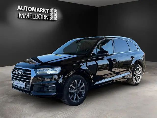 Audi Q7 view 2