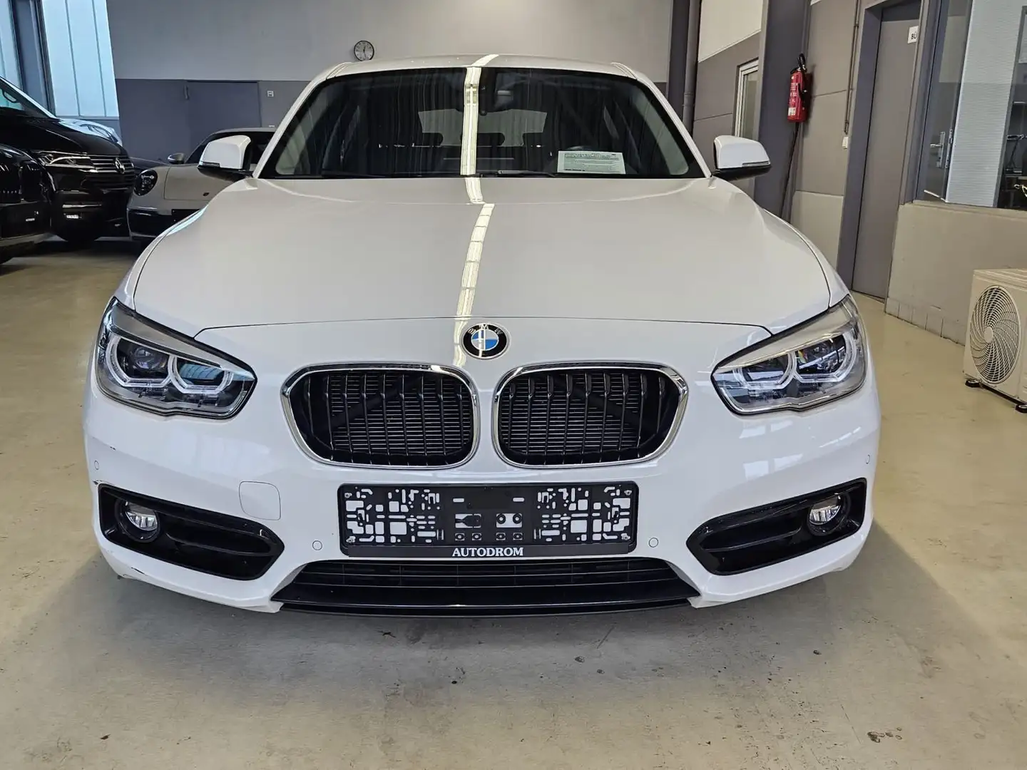 BMW 120 d Aut. xDrive Sport Line 5-trg.+Kamera+Navi Biały - 2