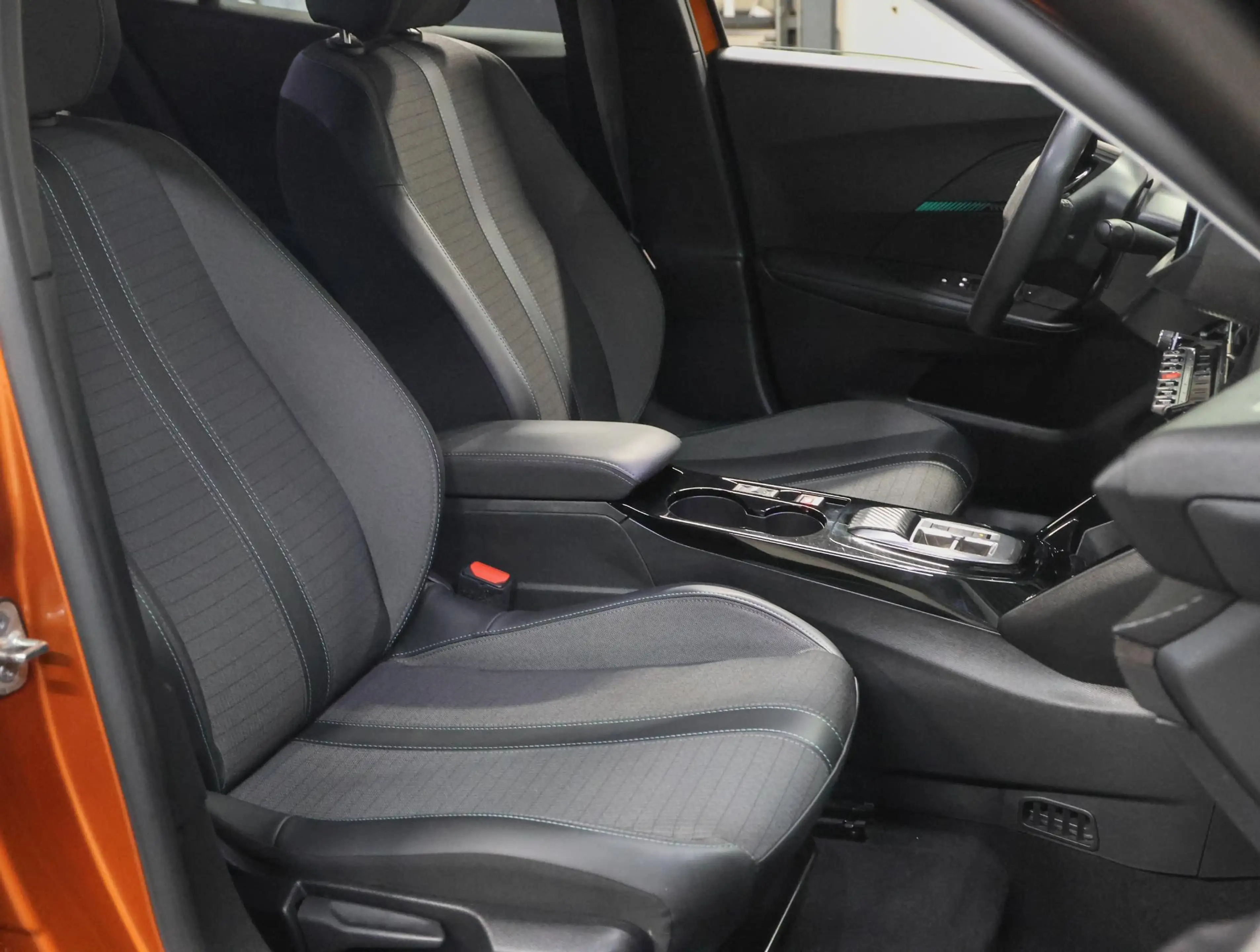 Peugeot e-2008 EV Allure 50 kWh 136PK | 1ste eigenaar | ACCU 91% — photo 11