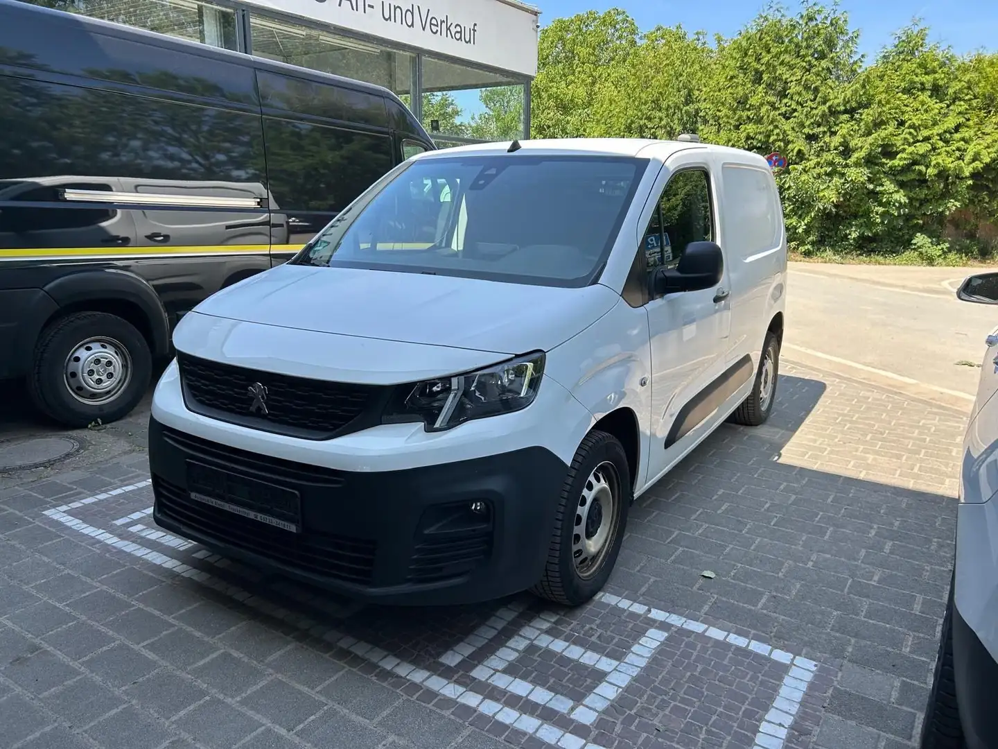 Peugeot Partner 1.Hand. Scheckheft . Holzboden . Sortimo einbau Weiß - 1