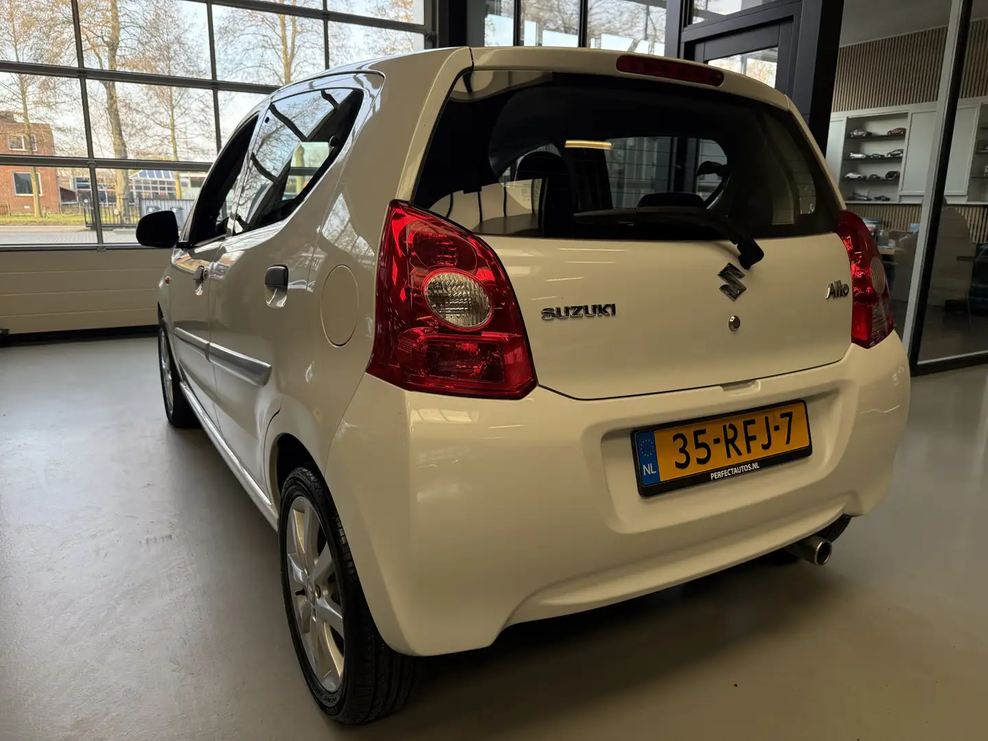 Suzuki Alto 1.0 Silver-line Airco, 15inch, Half leer Alcantara Weiß - 2