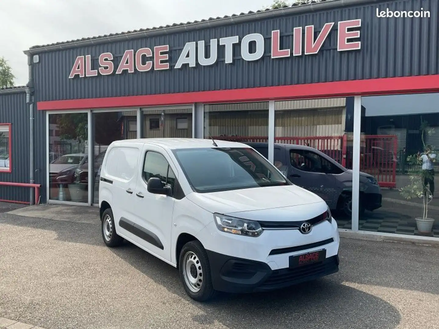 Toyota Proace City MEDIUM 100 D-4D BUSINESS RC21 Blanc - 1