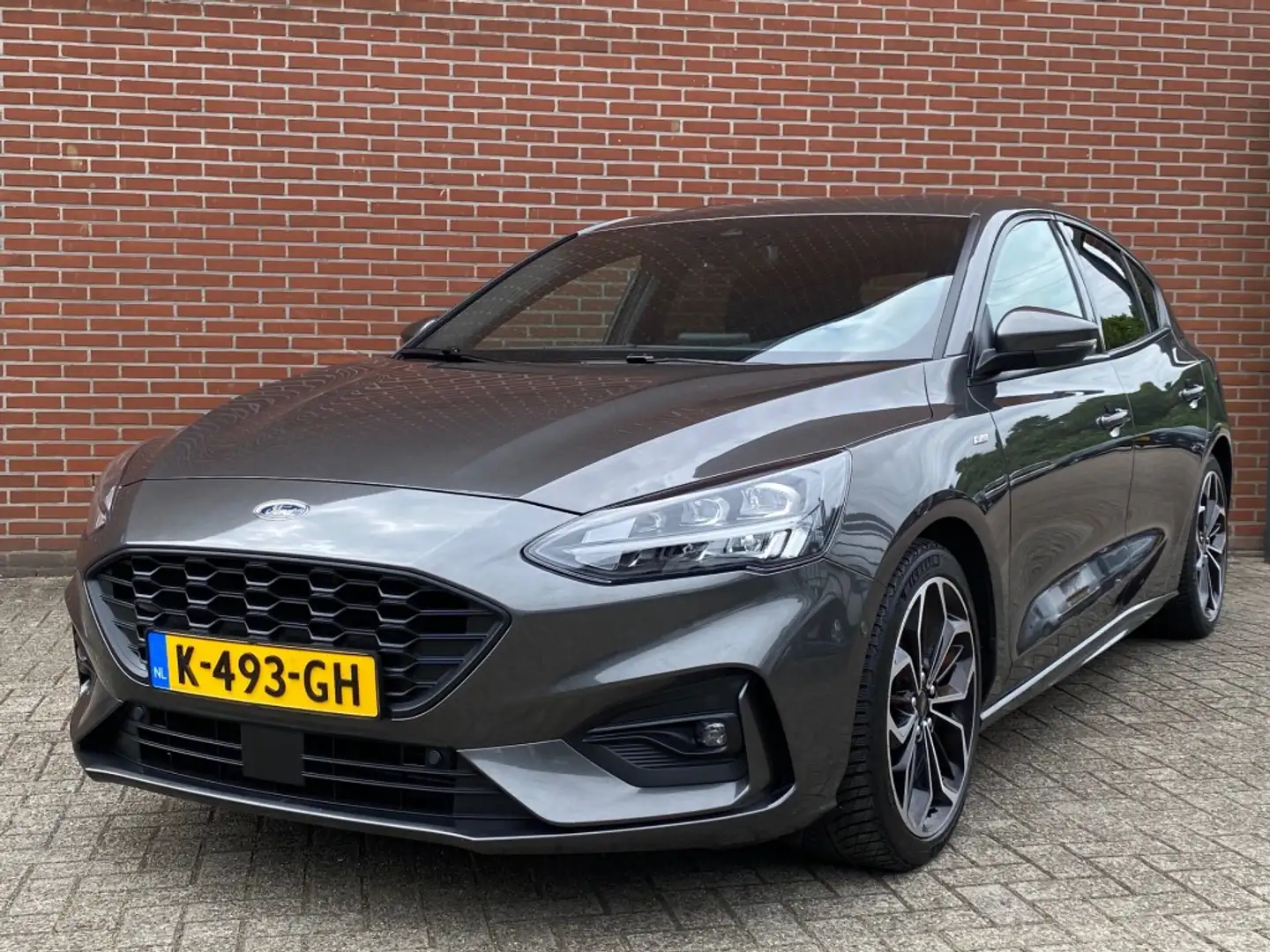 Ford Focus 1.0 ECOB. ST LINE. BNS NAV CRUISE CARPLAY STOELVW Grijs - 2