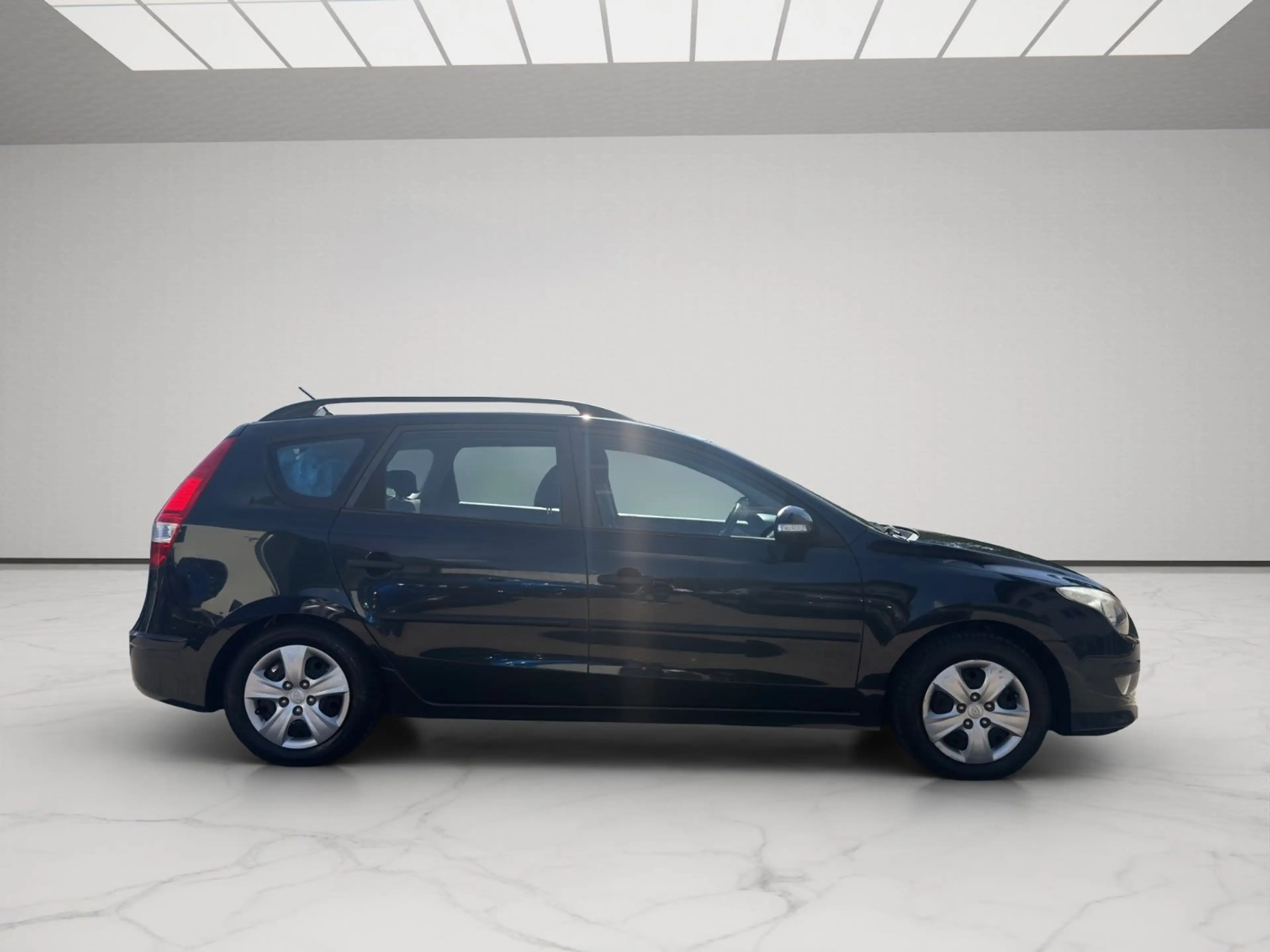 Hyundai i30 cw FIFA WM Edition *TÜV NEU*SHZ*KLIMA* — photo 7