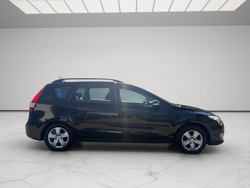 Hyundai i30 cw FIFA WM Edition *TÜV NEU*SHZ*KLIMA* — photo 7