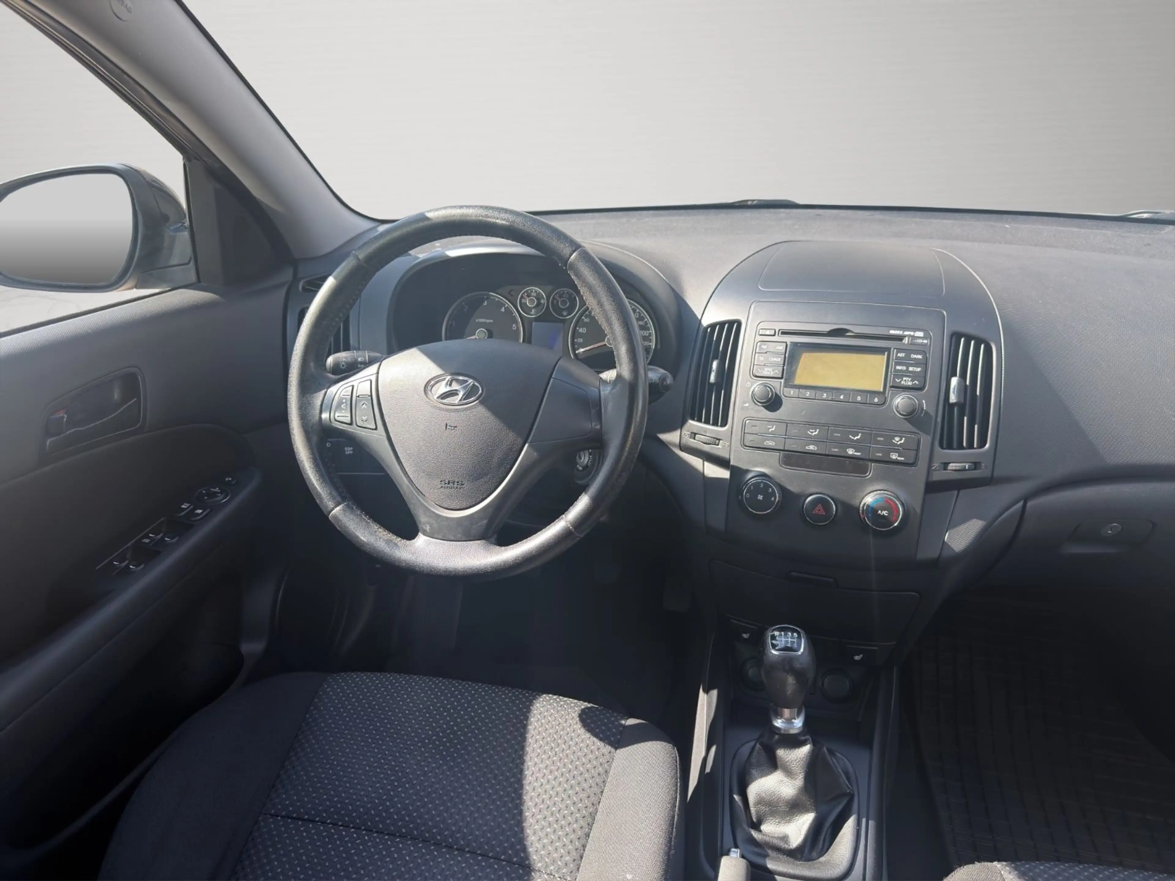 Hyundai i30 cw FIFA WM Edition *TÜV NEU*SHZ*KLIMA* — photo 14