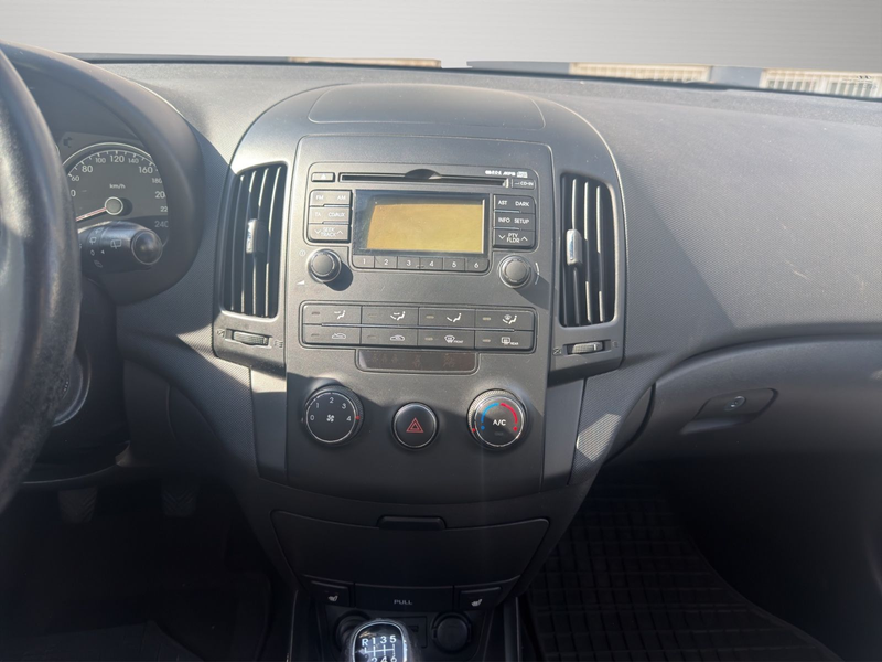 Hyundai i30 cw FIFA WM Edition *TÜV NEU*SHZ*KLIMA* — photo 13