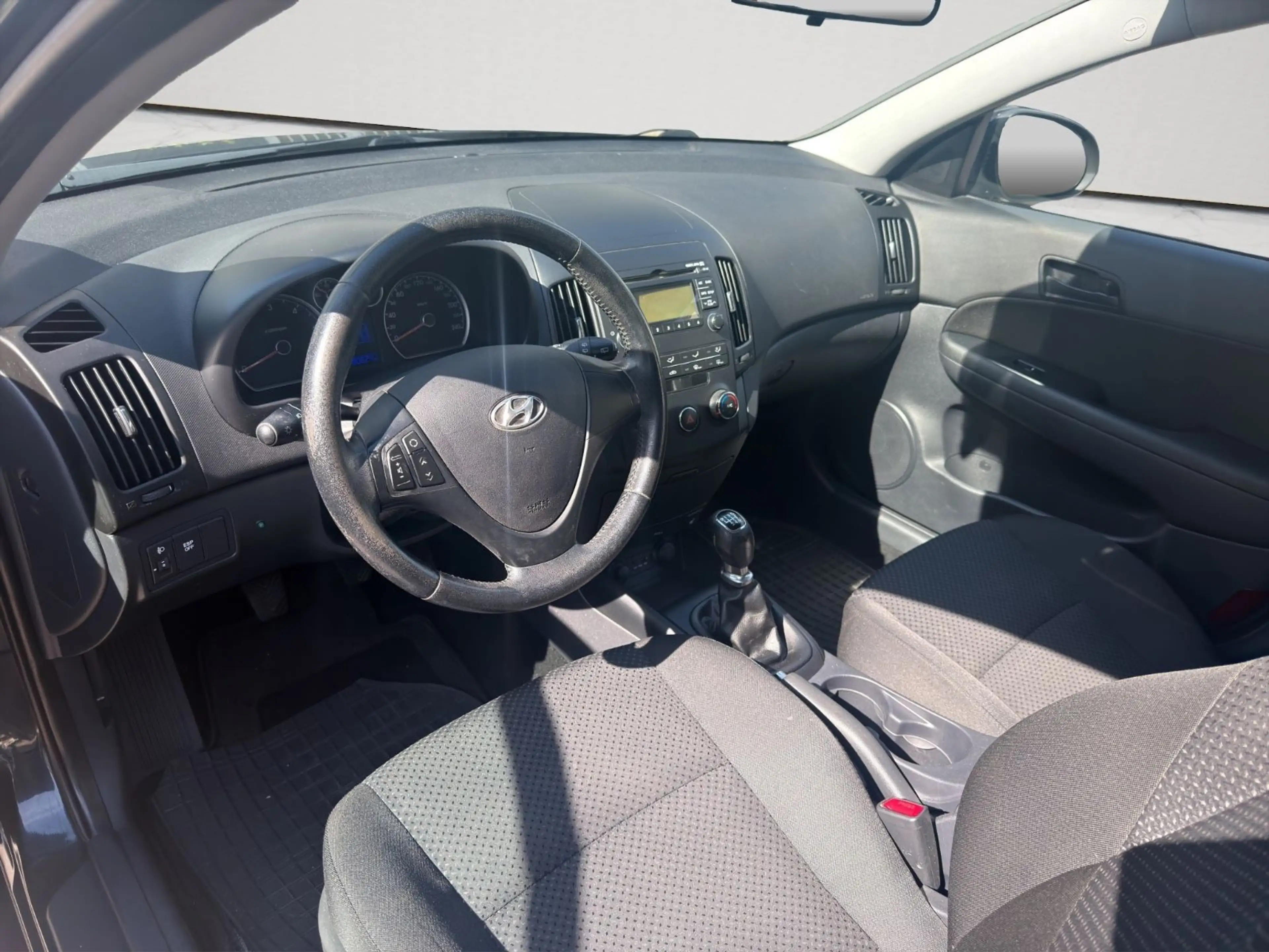 Hyundai i30 cw FIFA WM Edition *TÜV NEU*SHZ*KLIMA* — photo 8