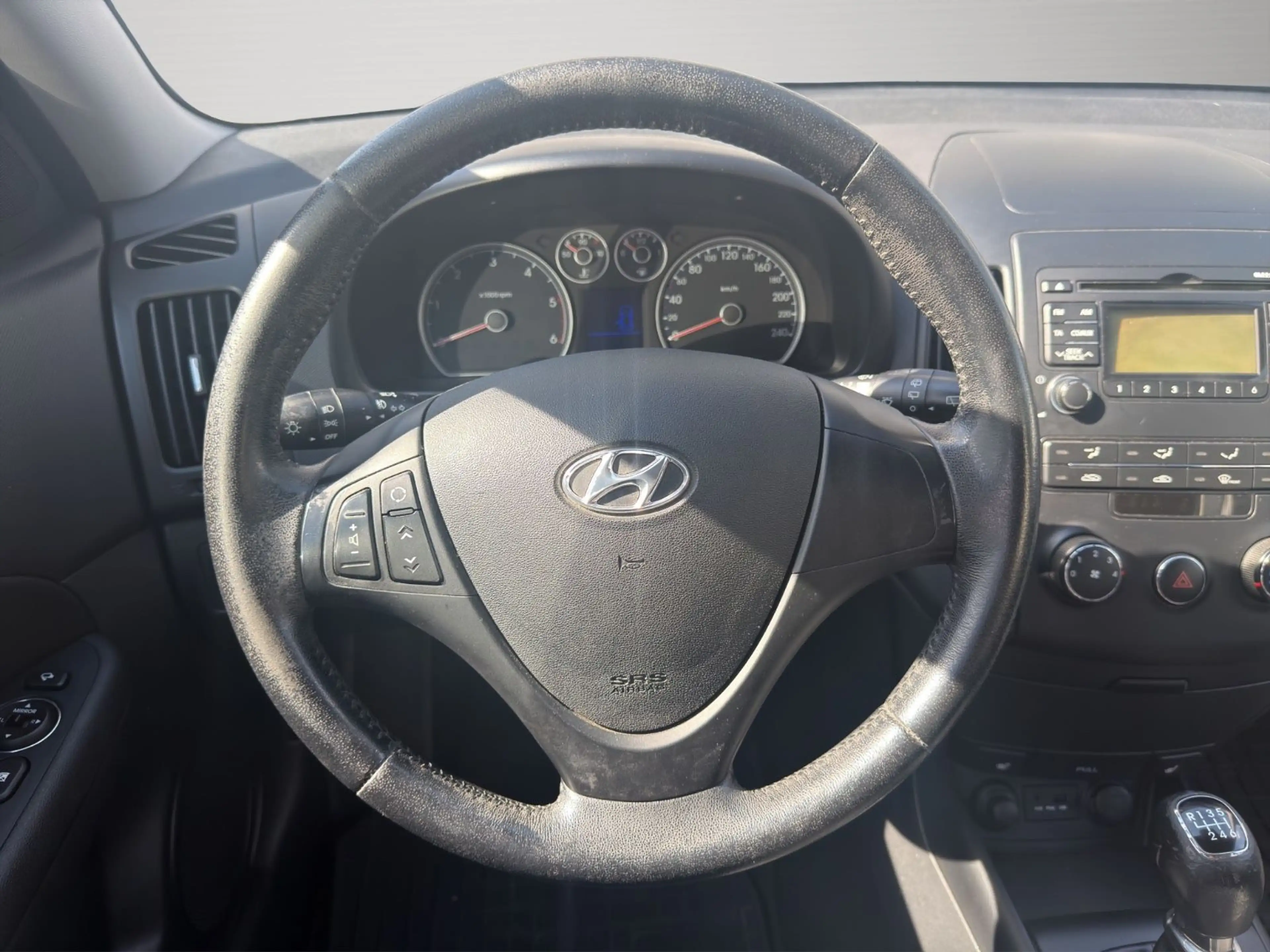 Hyundai i30 cw FIFA WM Edition *TÜV NEU*SHZ*KLIMA* — photo 12