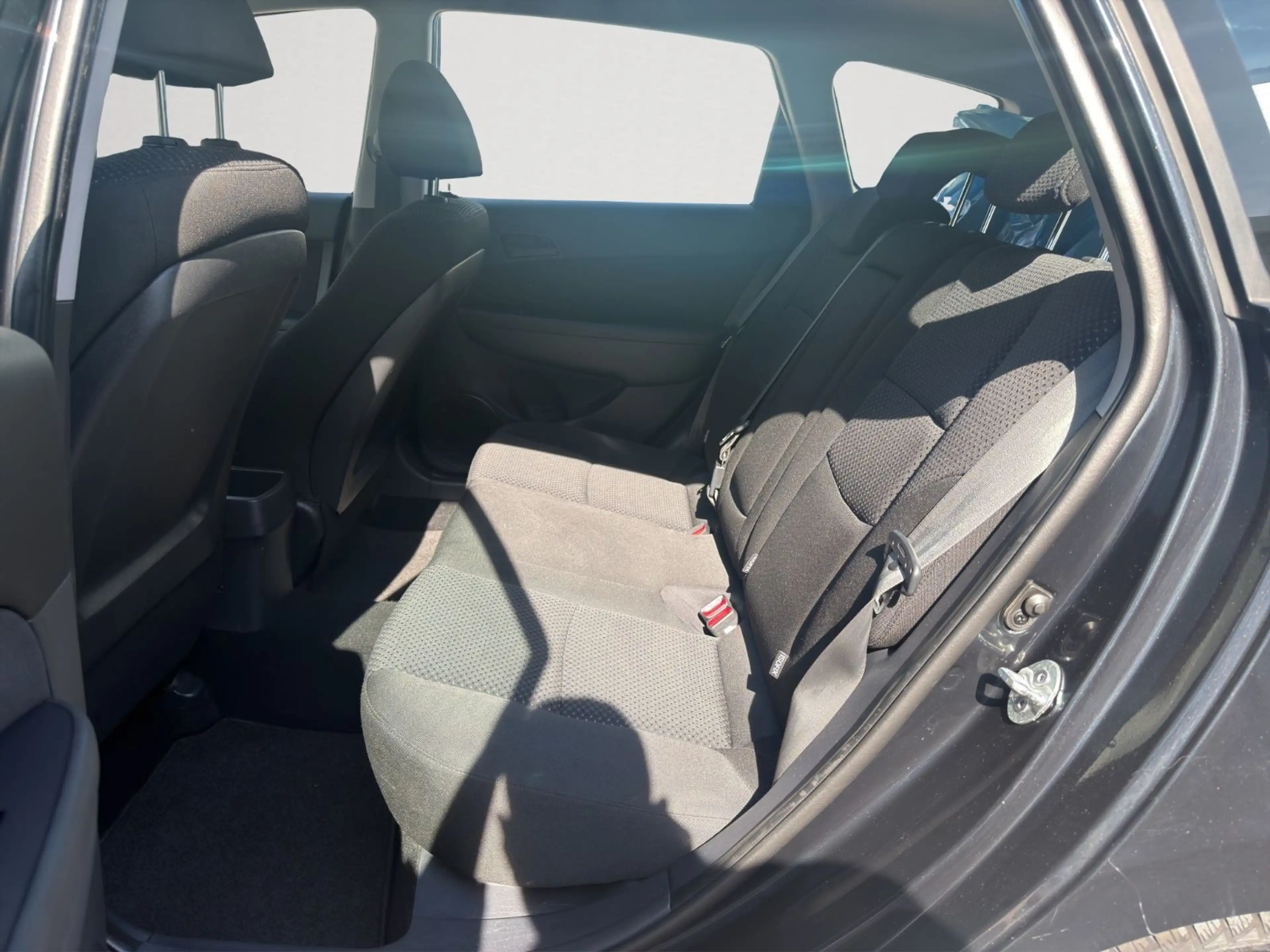 Hyundai i30 cw FIFA WM Edition *TÜV NEU*SHZ*KLIMA* — photo 15