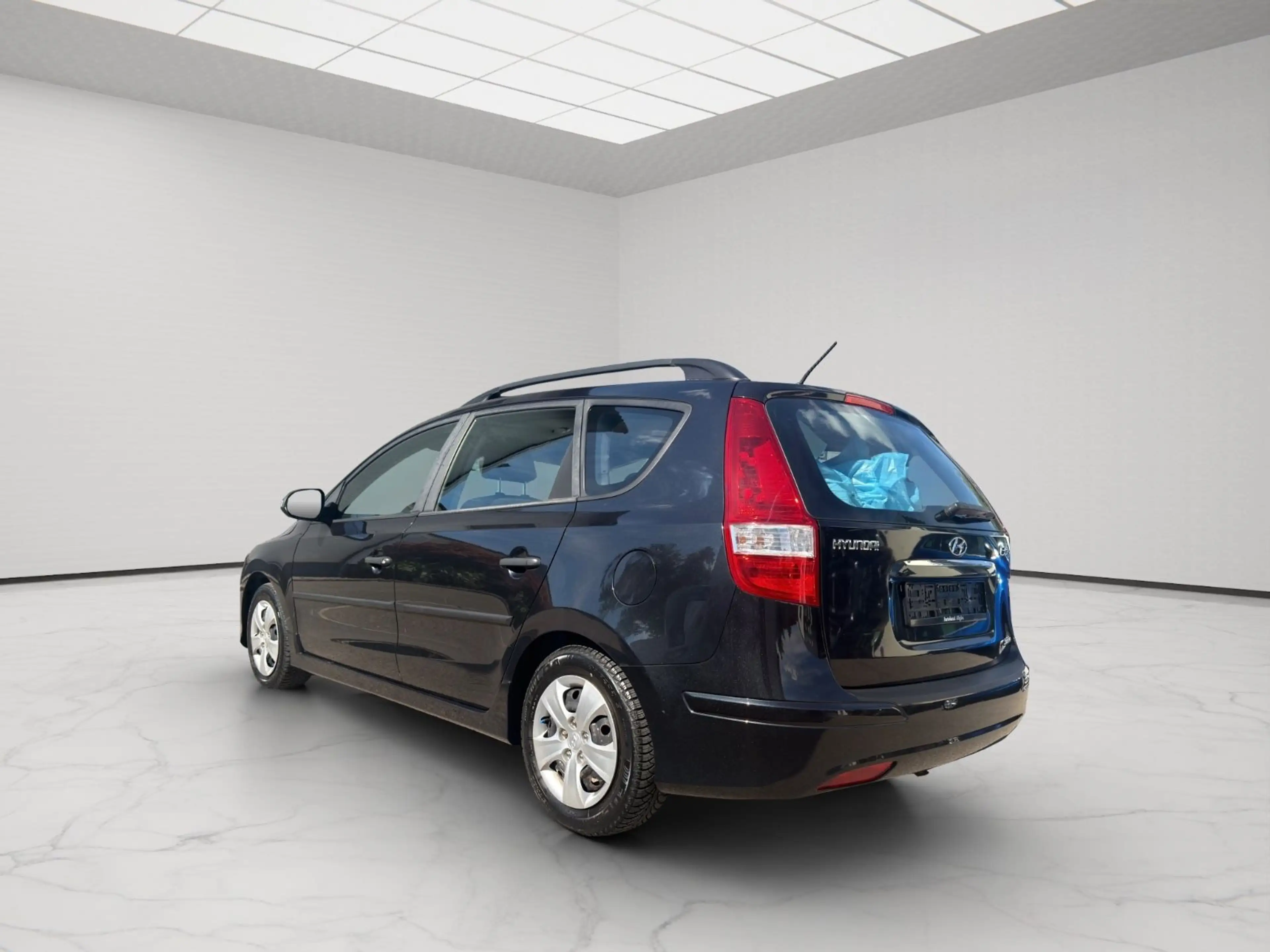 Hyundai i30 cw FIFA WM Edition *TÜV NEU*SHZ*KLIMA* — photo 4