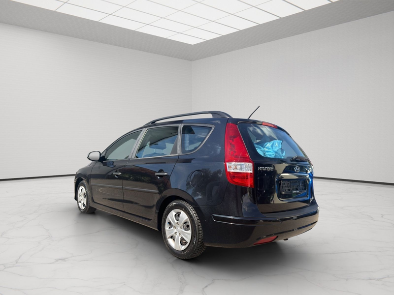 Hyundai i30 cw FIFA WM Edition *TÜV NEU*SHZ*KLIMA* — photo 4