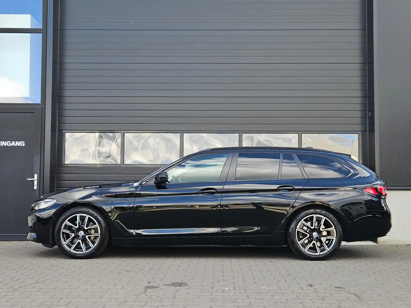 BMW 530 5-serie Touring 530e Business Edition Plus 292 PK| Zwart - 2