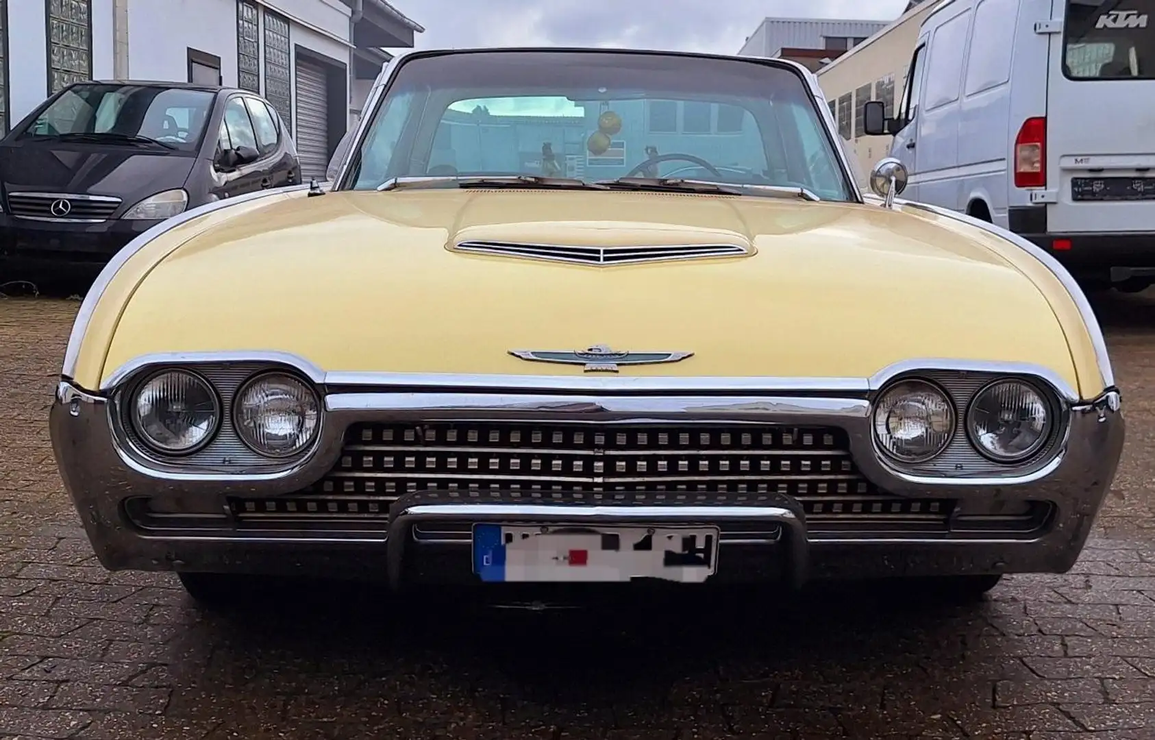 Ford Thunderbird Bej - 2