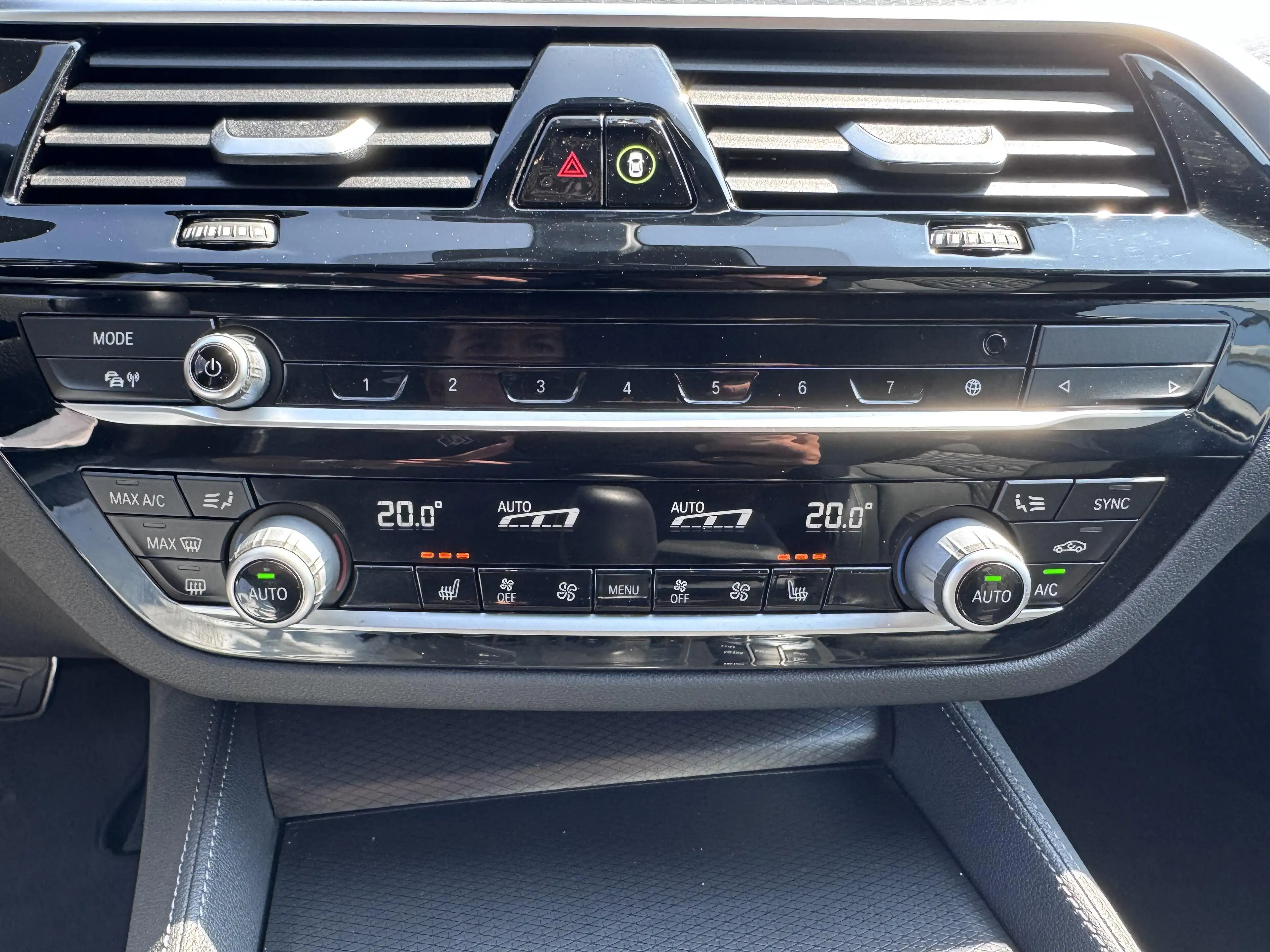 BMW 545 e xDrive M-Sport | ACC | Camera | Winterpack — photo 15